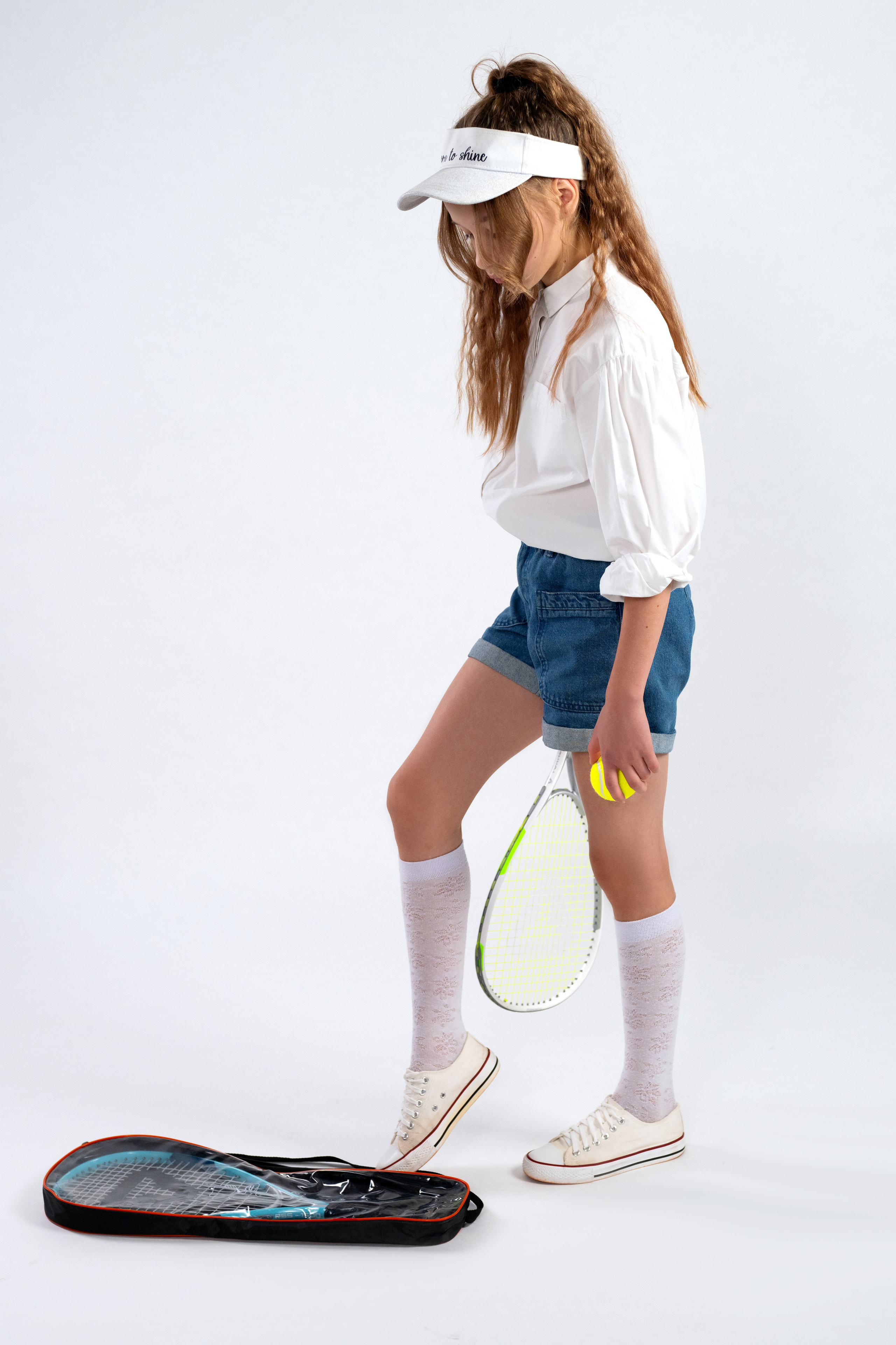 Детская фотосессия в спортивном стиле большой теннис
