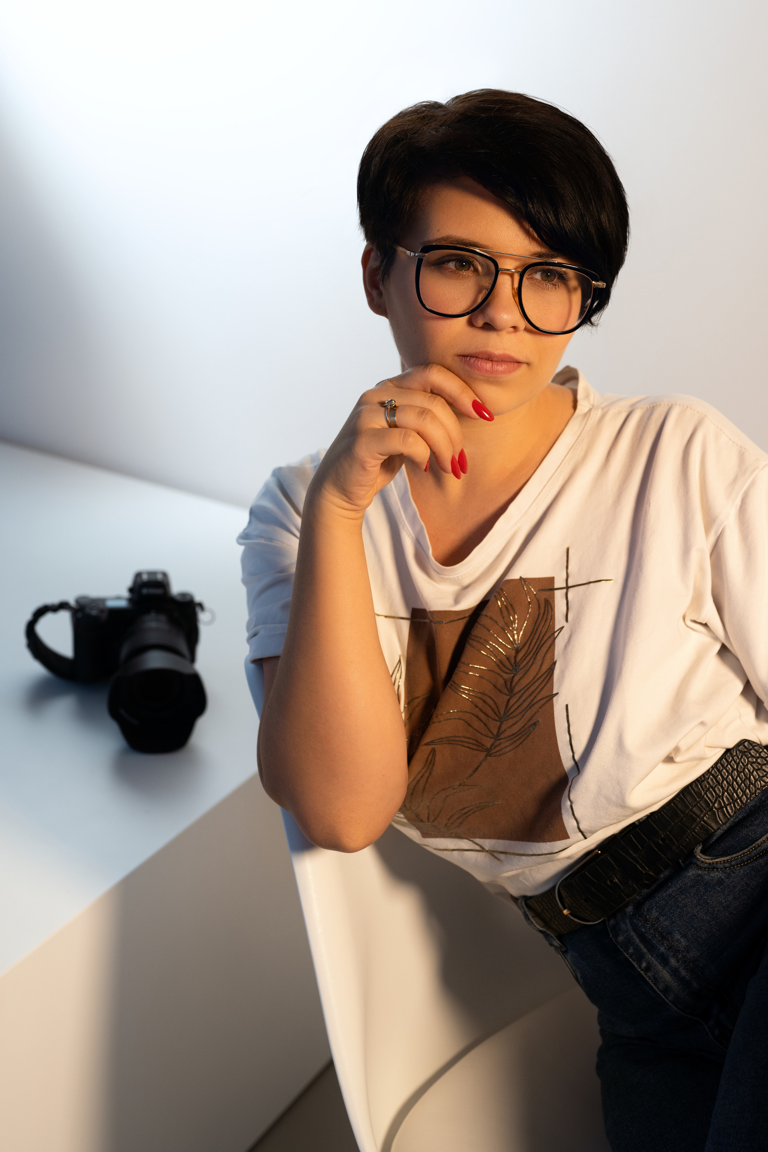 Студийная семейная съёмка мамы с сыном