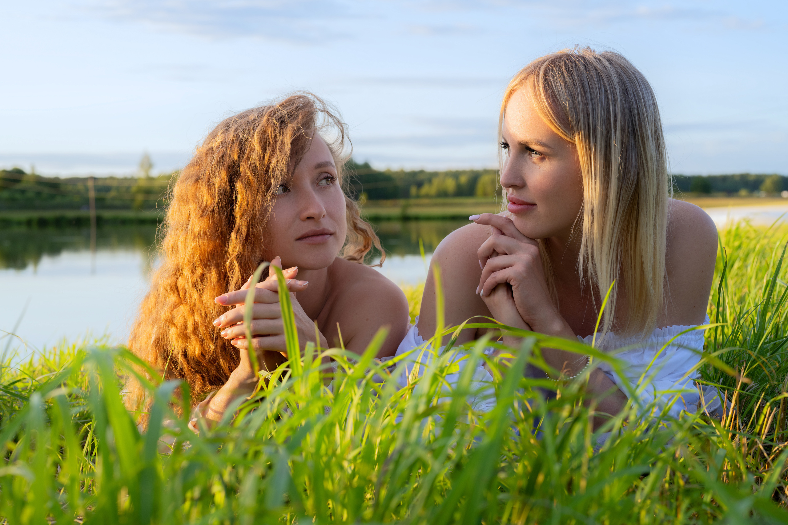 Летняя съёмка девушек на природе