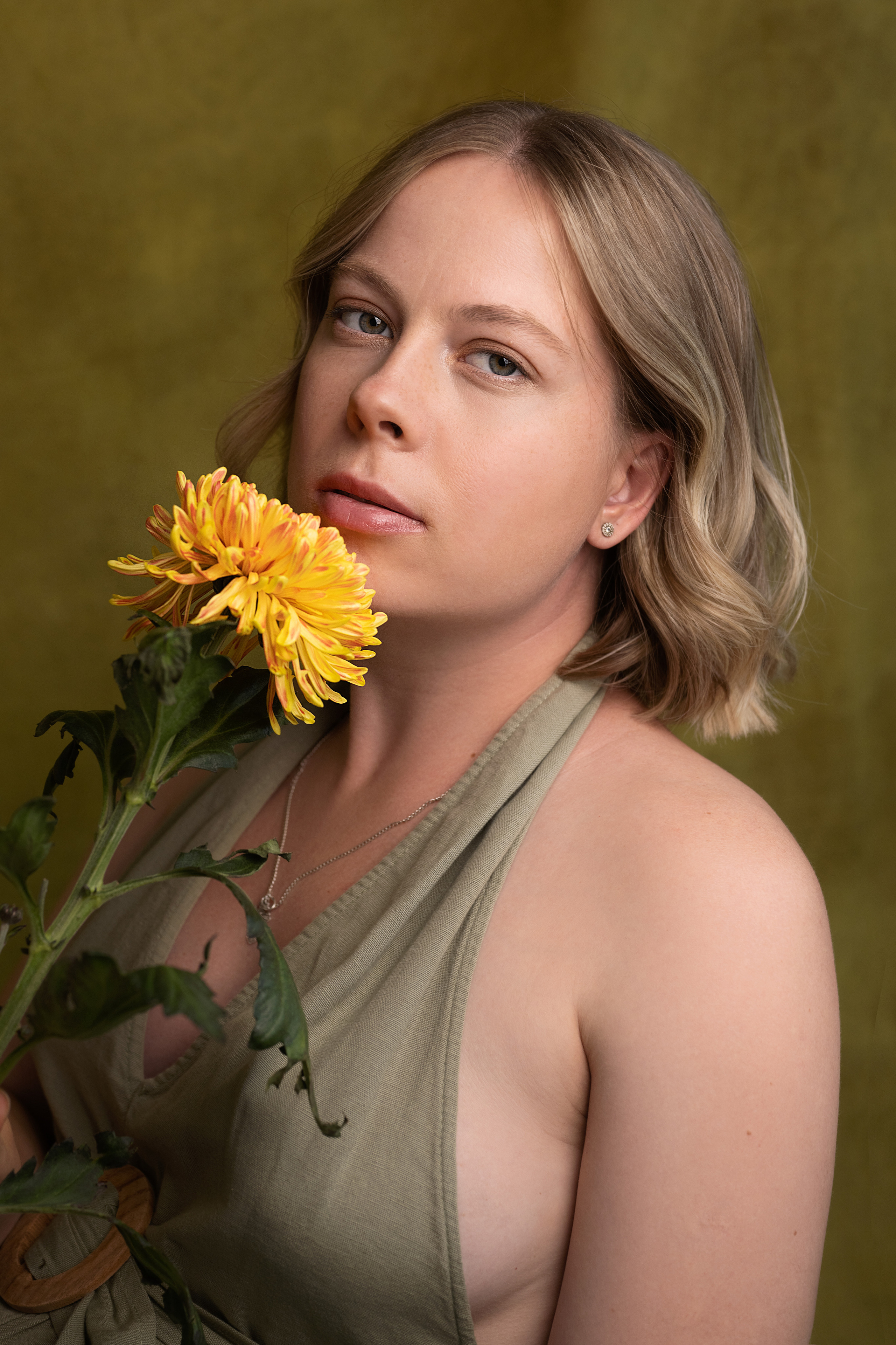 Студийная съёмка беременной девушки