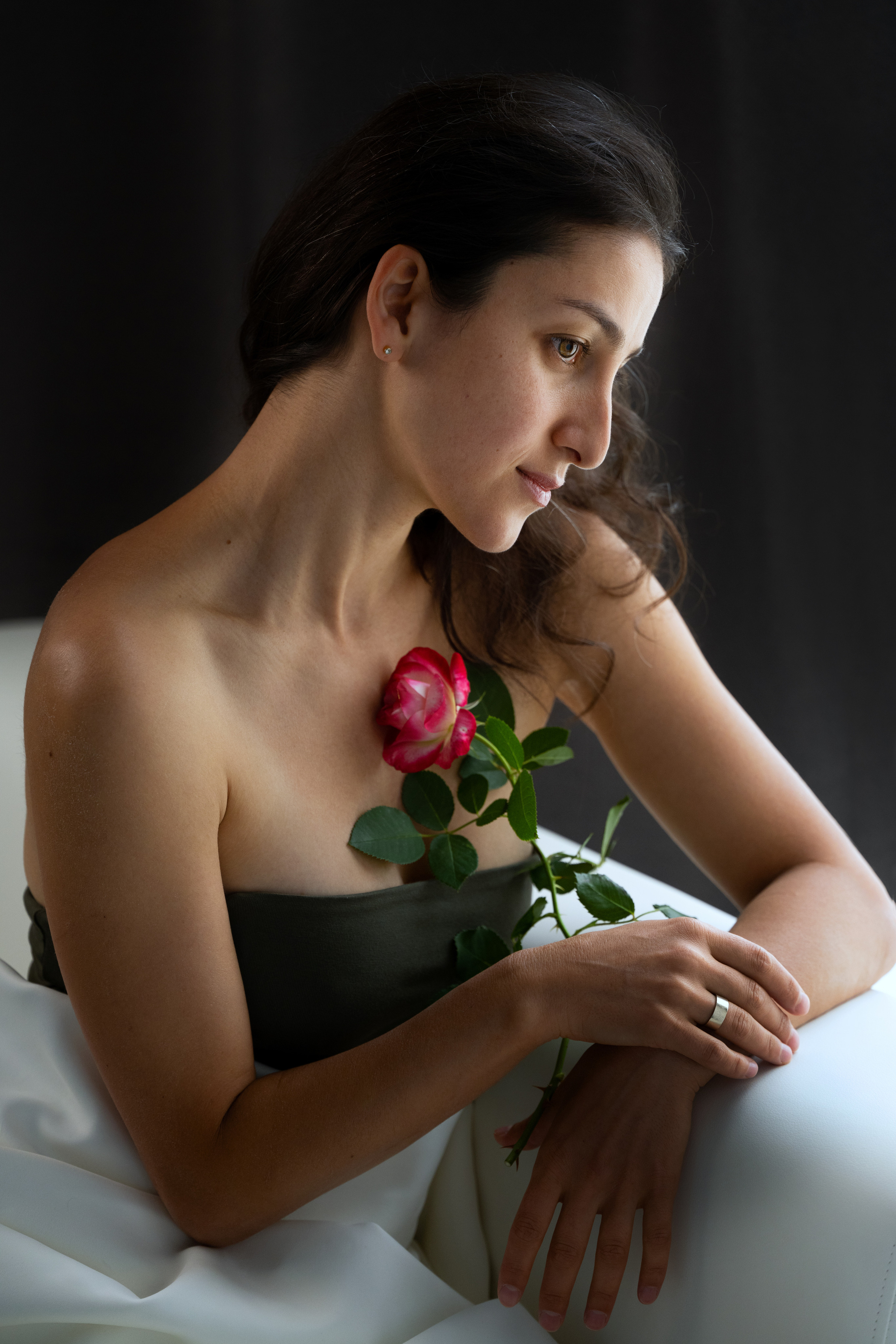 Фотосессия девушки с розами