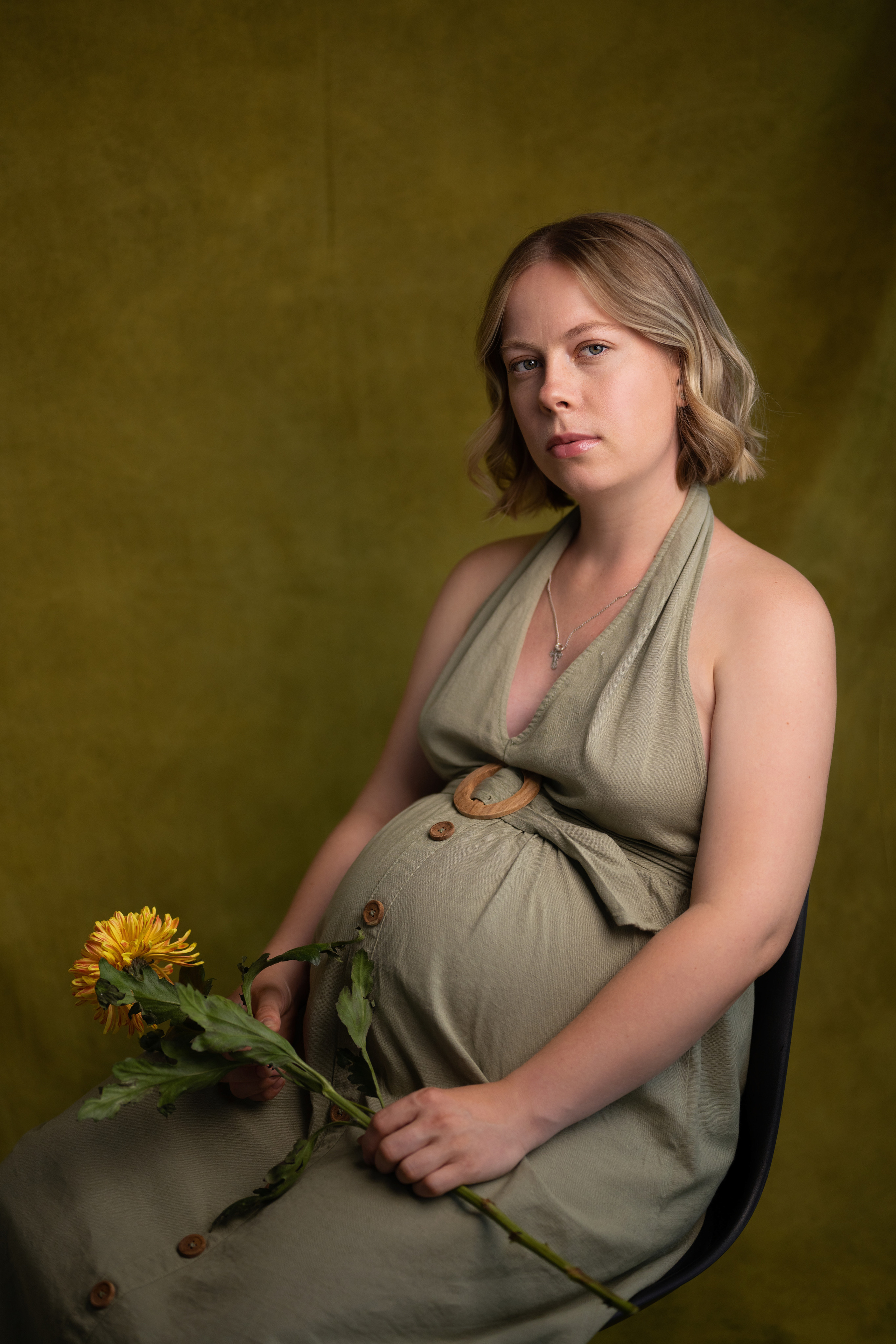 Студийная съёмка беременной девушки