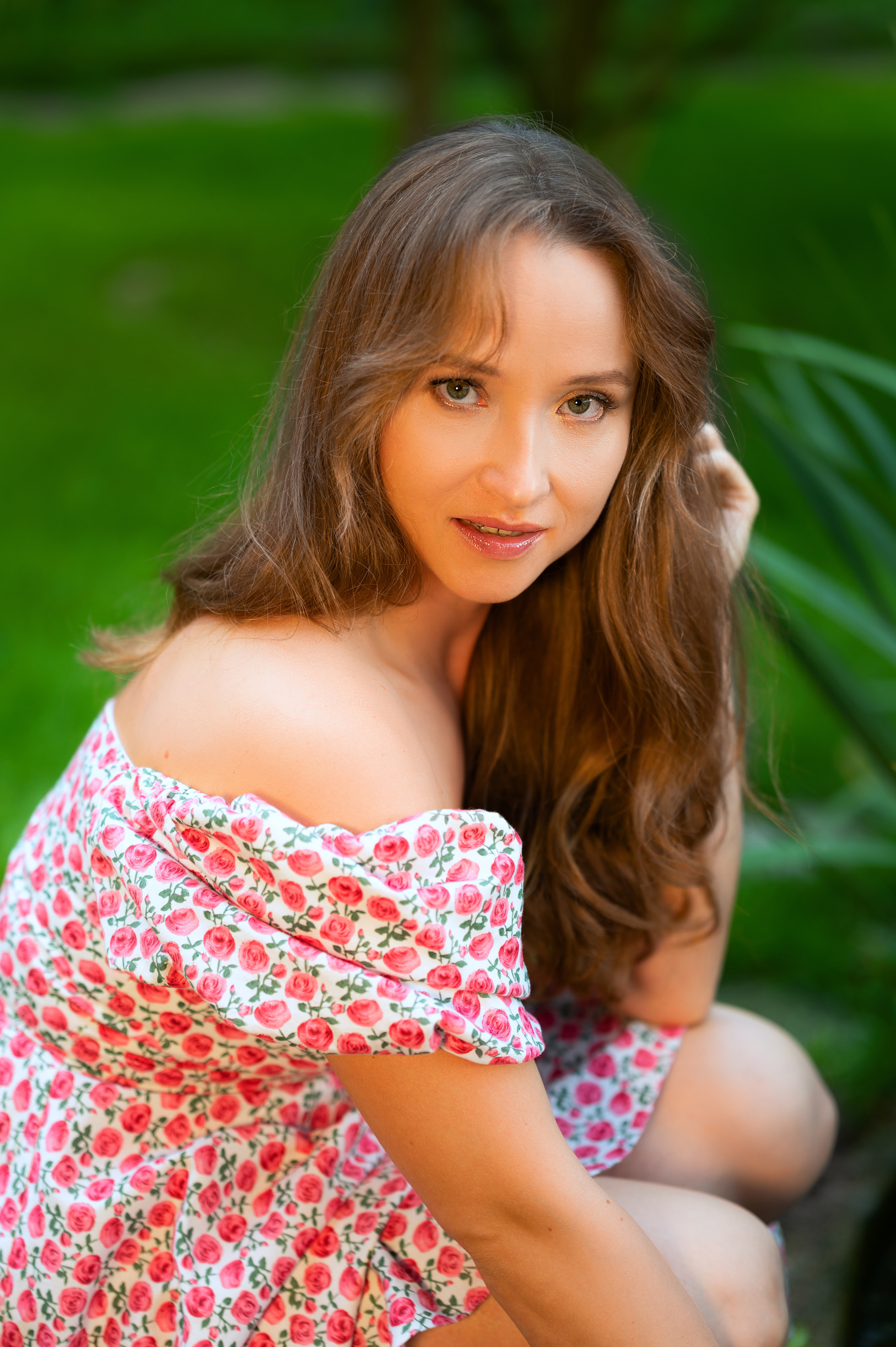 Фотосъёмка девушки на мосту в саду