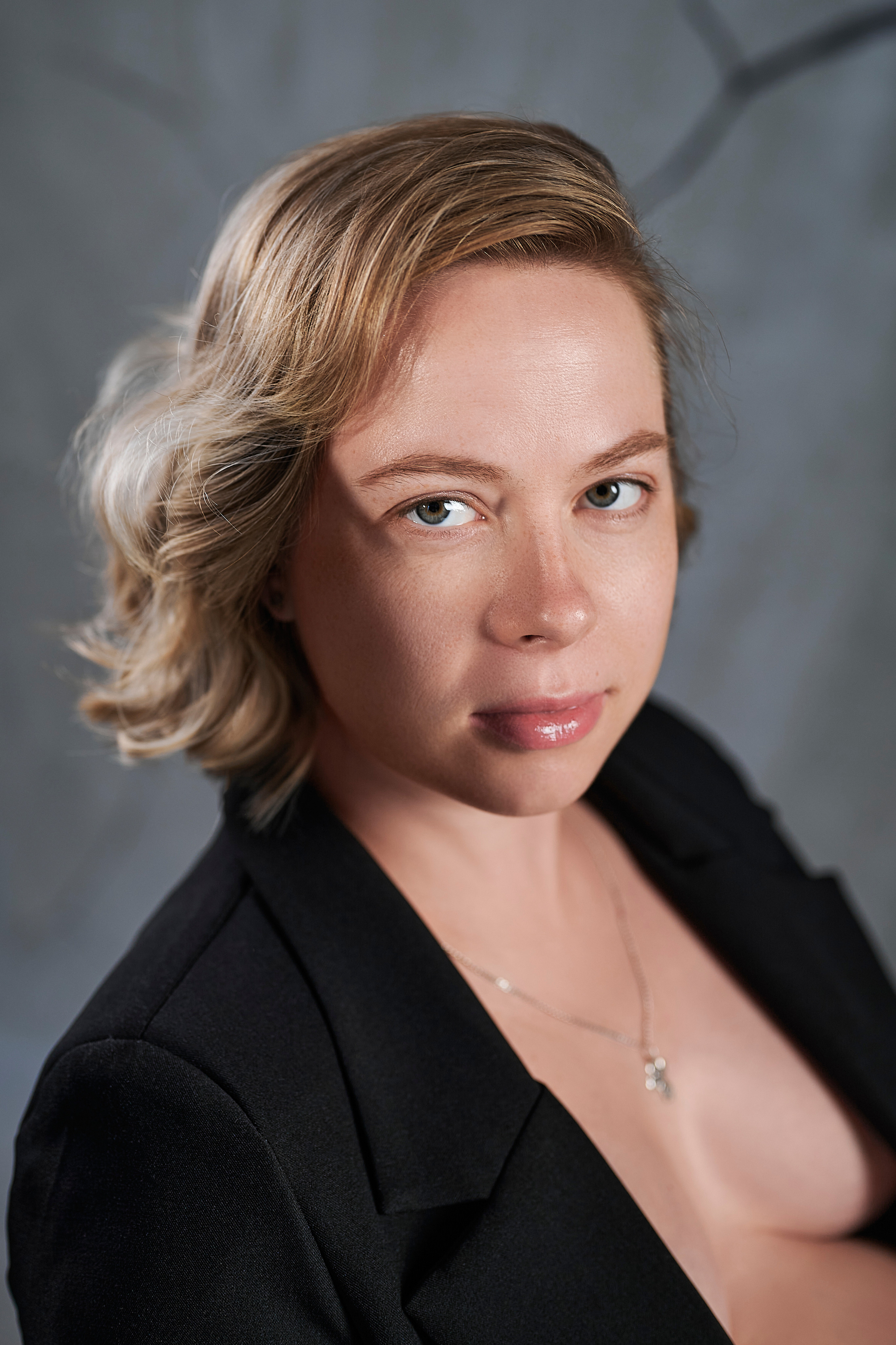 Фотосессия беременной с цветами