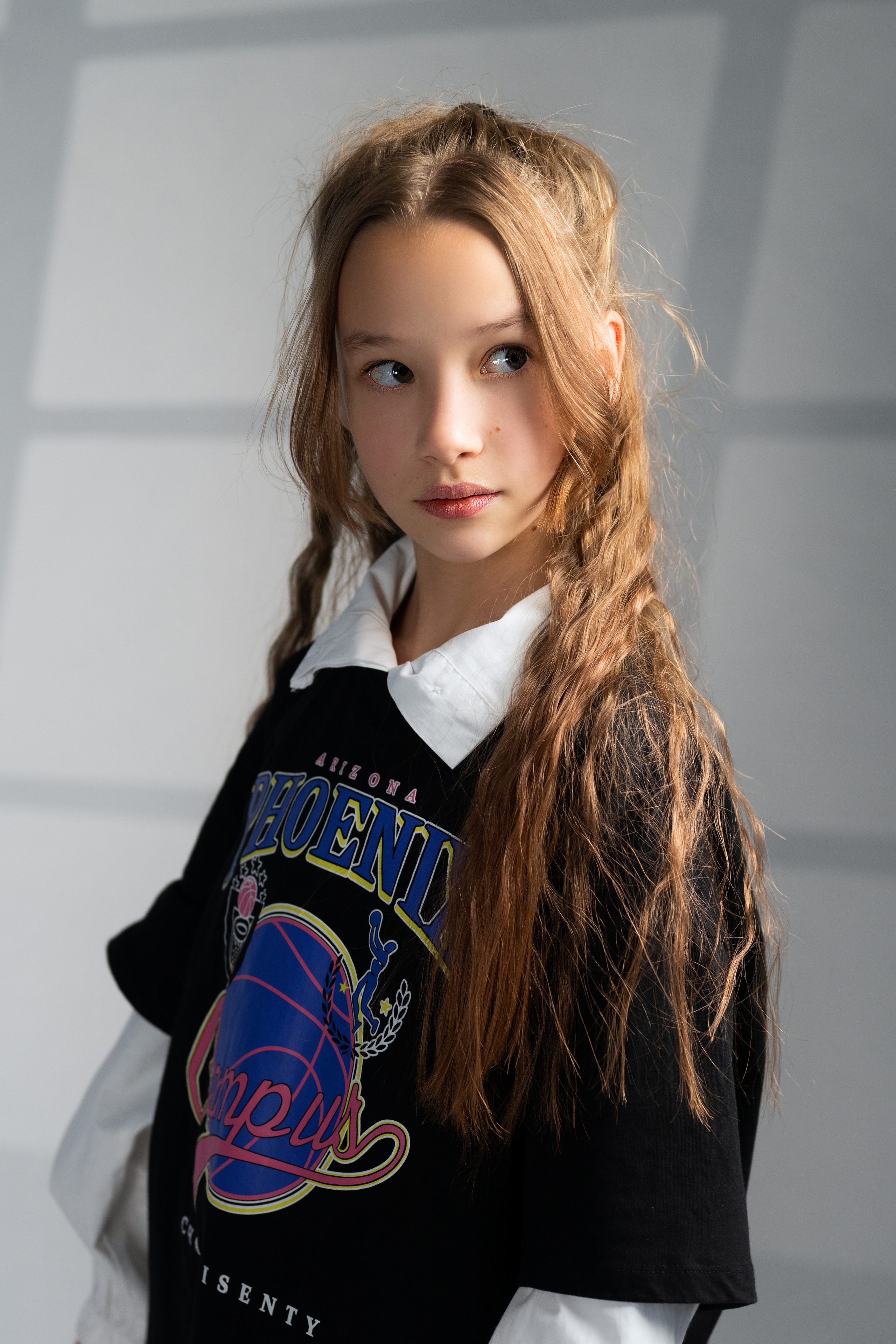 Студийная съёмка подростка в хип-хоп стиле