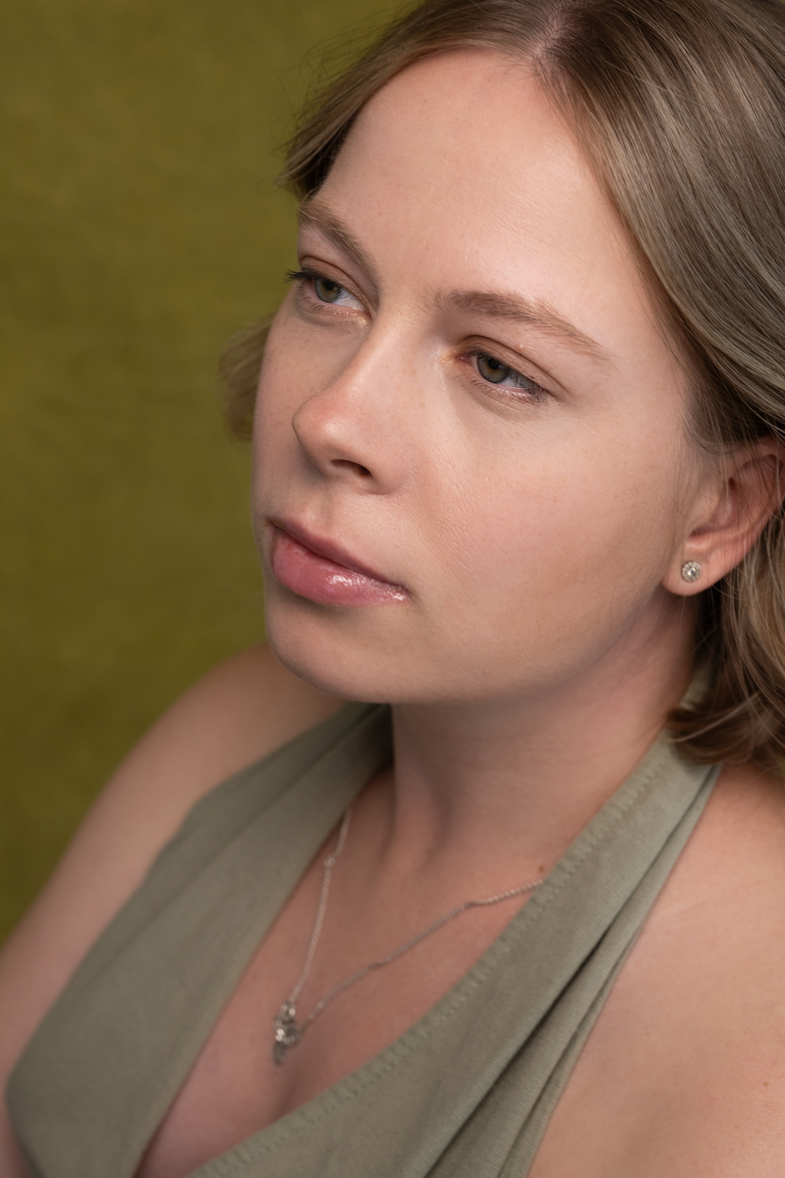 Студийная съёмка беременной девушки