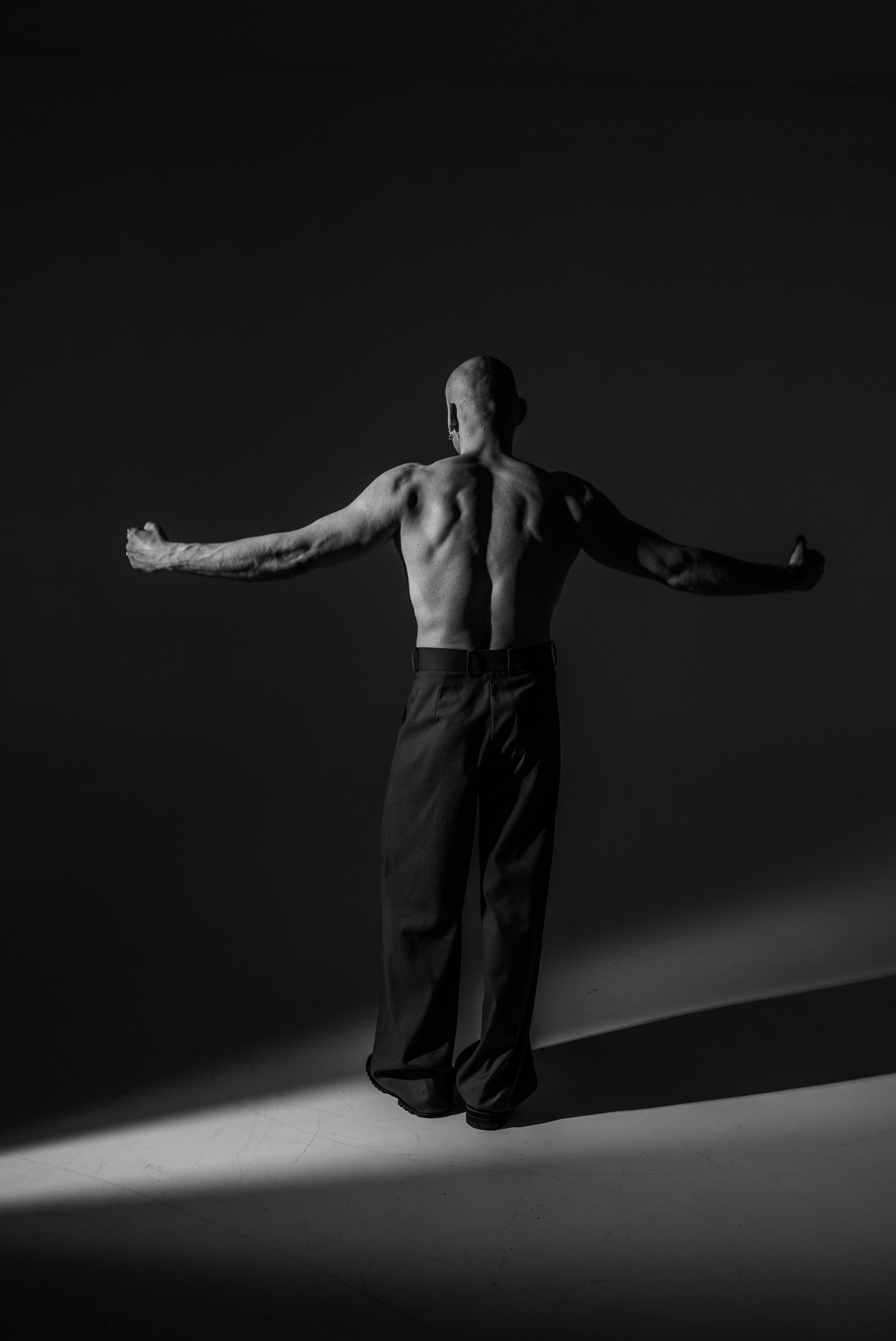 Мужской портрет фотограф черно-белый, Москва цены.