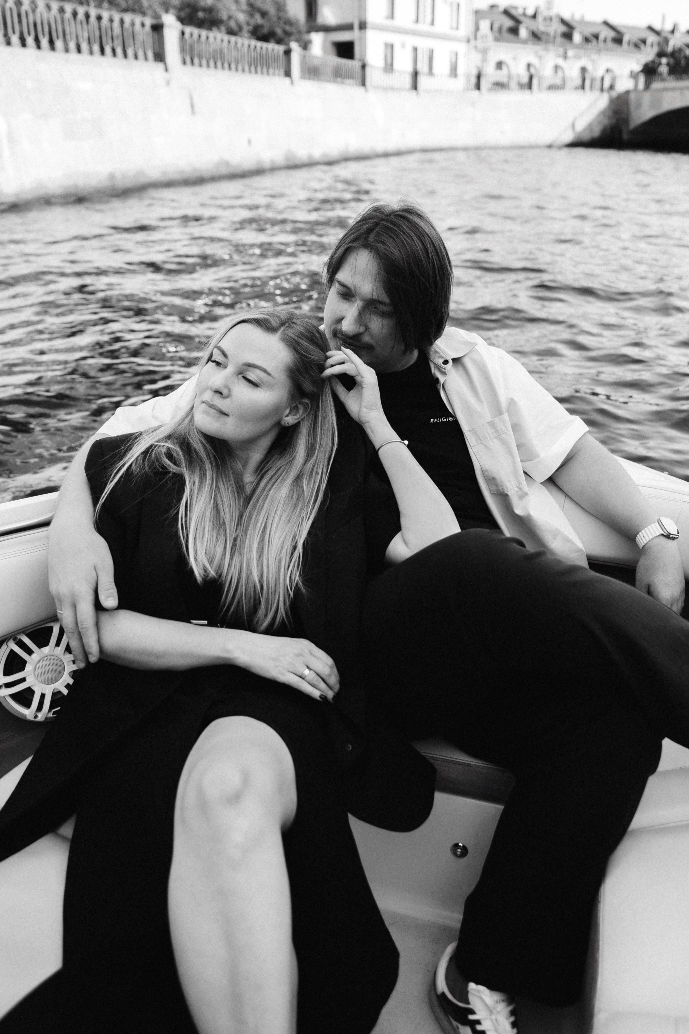 Даша и Витя на катере. Репортажный и портретный фотограф в Санкт-Петербурге Степлевич Дарья