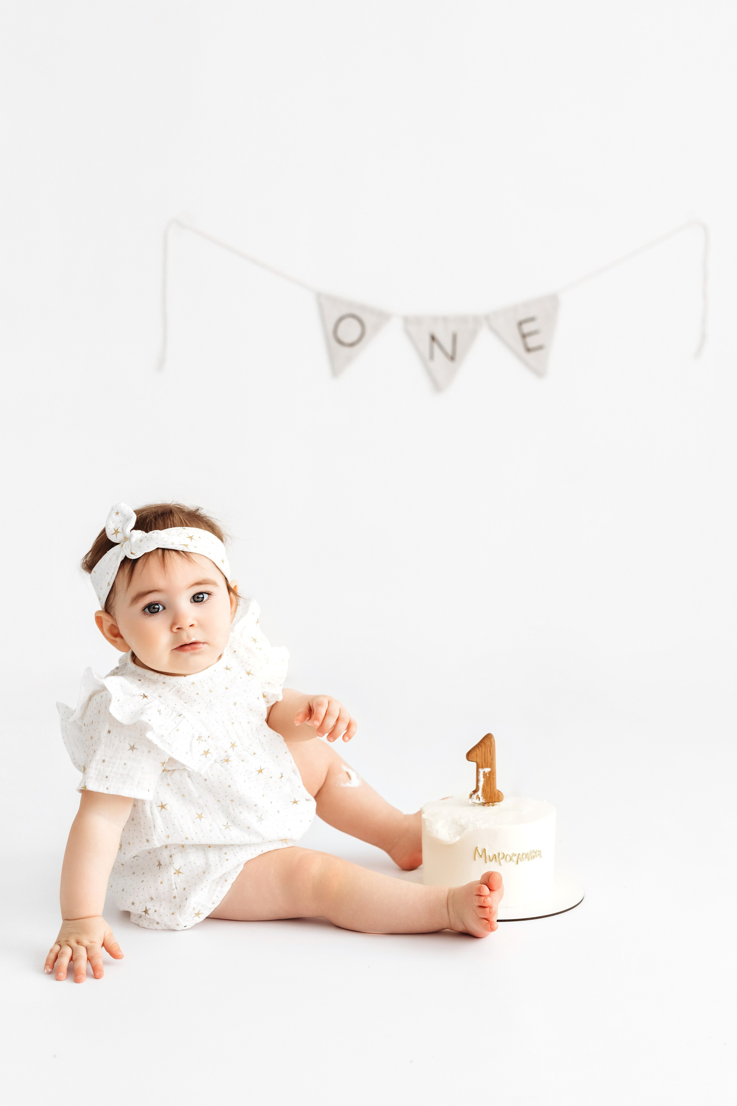 Годик минимализм. Профессиональная детская и семейная фотостудия в Краснодаре