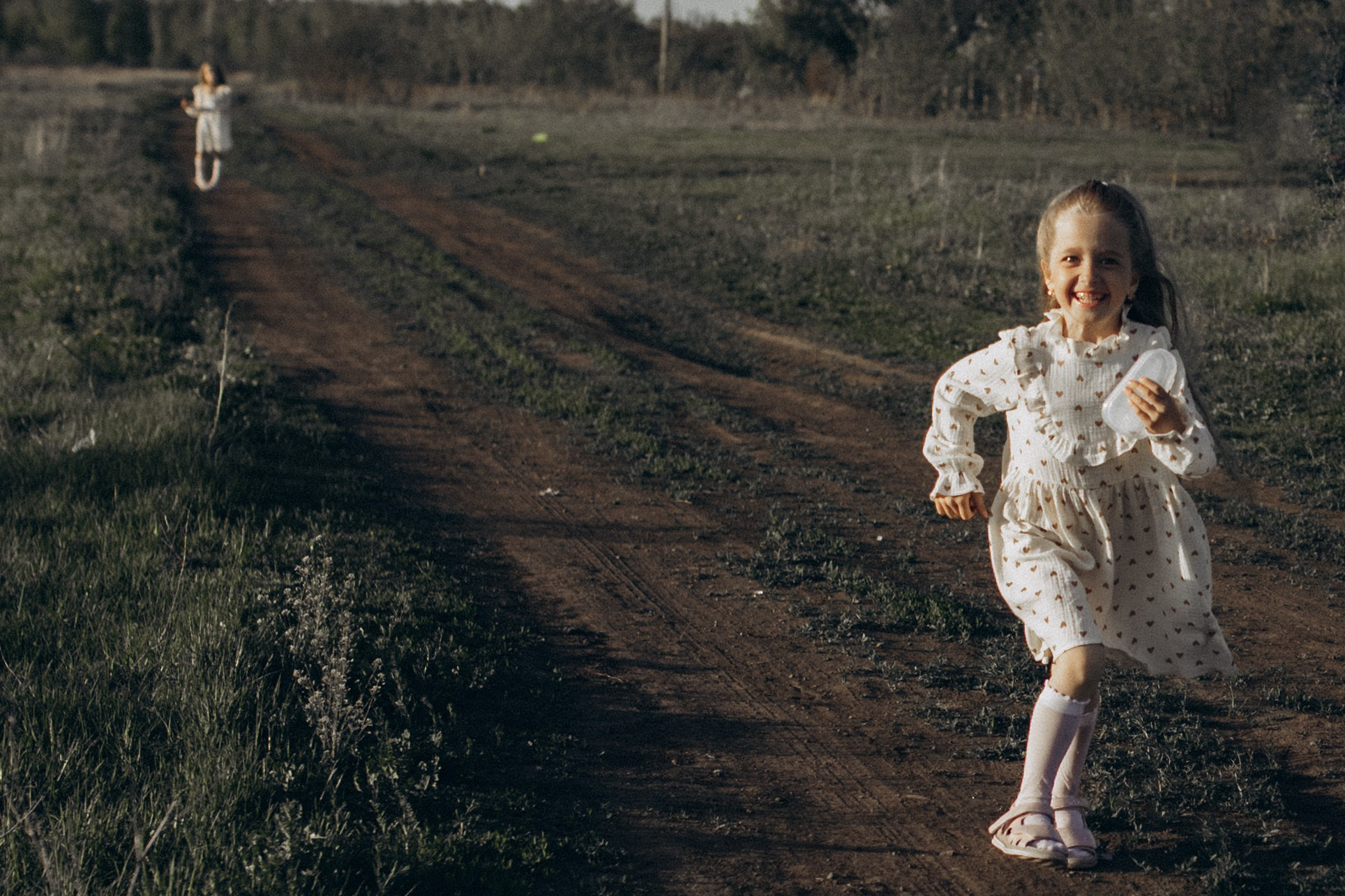 Саша, Миша, Вера и Вика летняя прогулочная съёмка. Семейный фотограф lifestyle в Новосибирске Елена Шпилевая