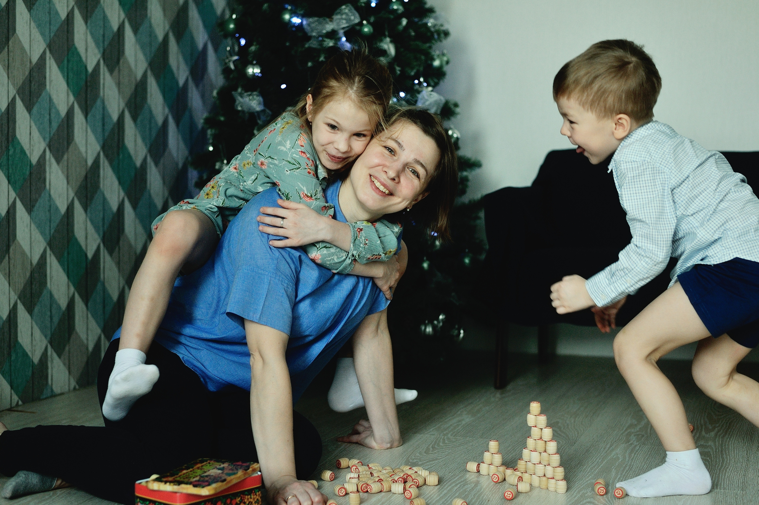 Семейная новогодняя фотосессия. Фотограф Нижневартовск. Фотограф в Нижневартовске Анна Стрельцова