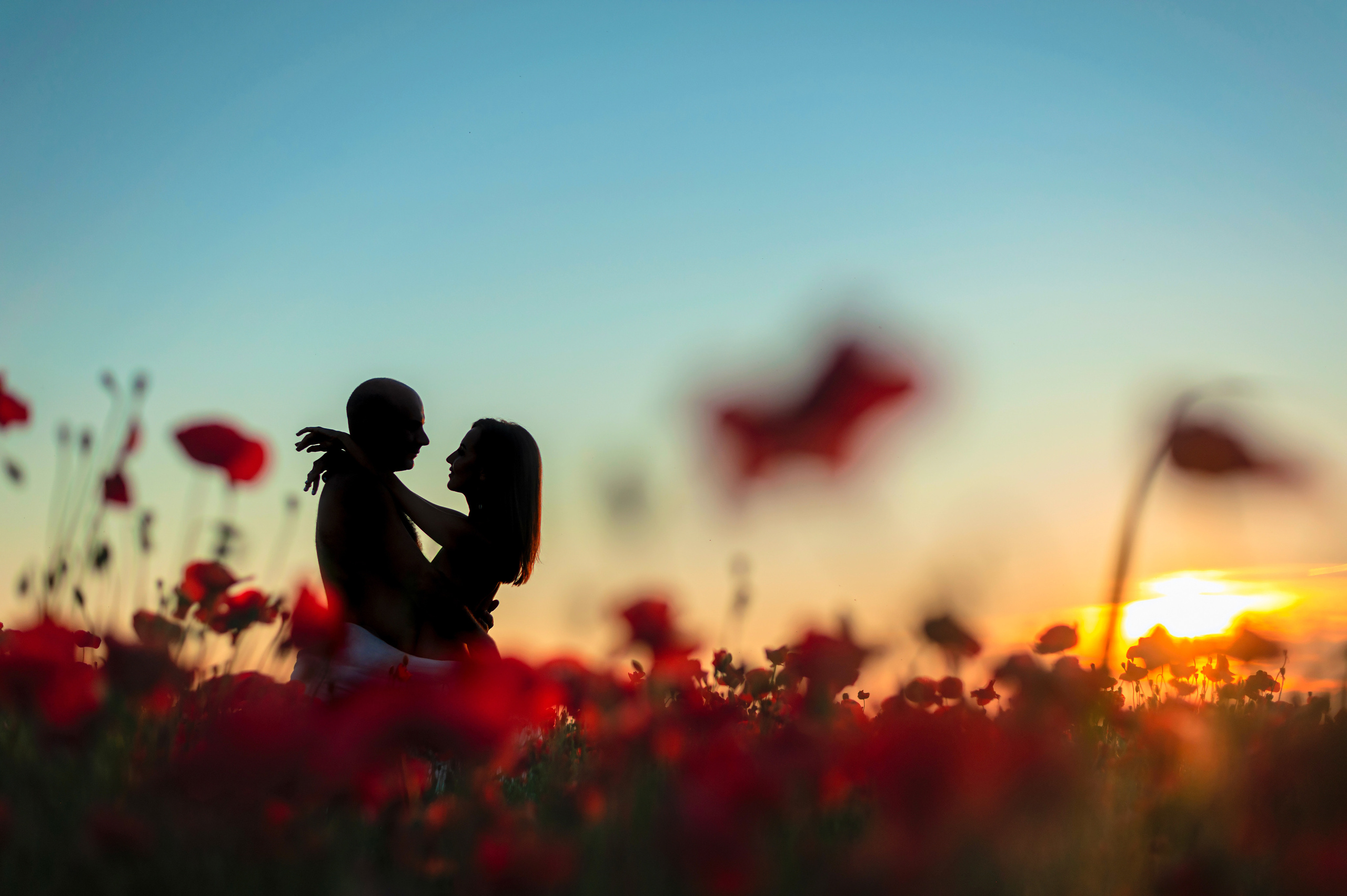 Love story в маках. Фотограф Нижневартовск. Фотограф в Нижневартовске Анна Стрельцова