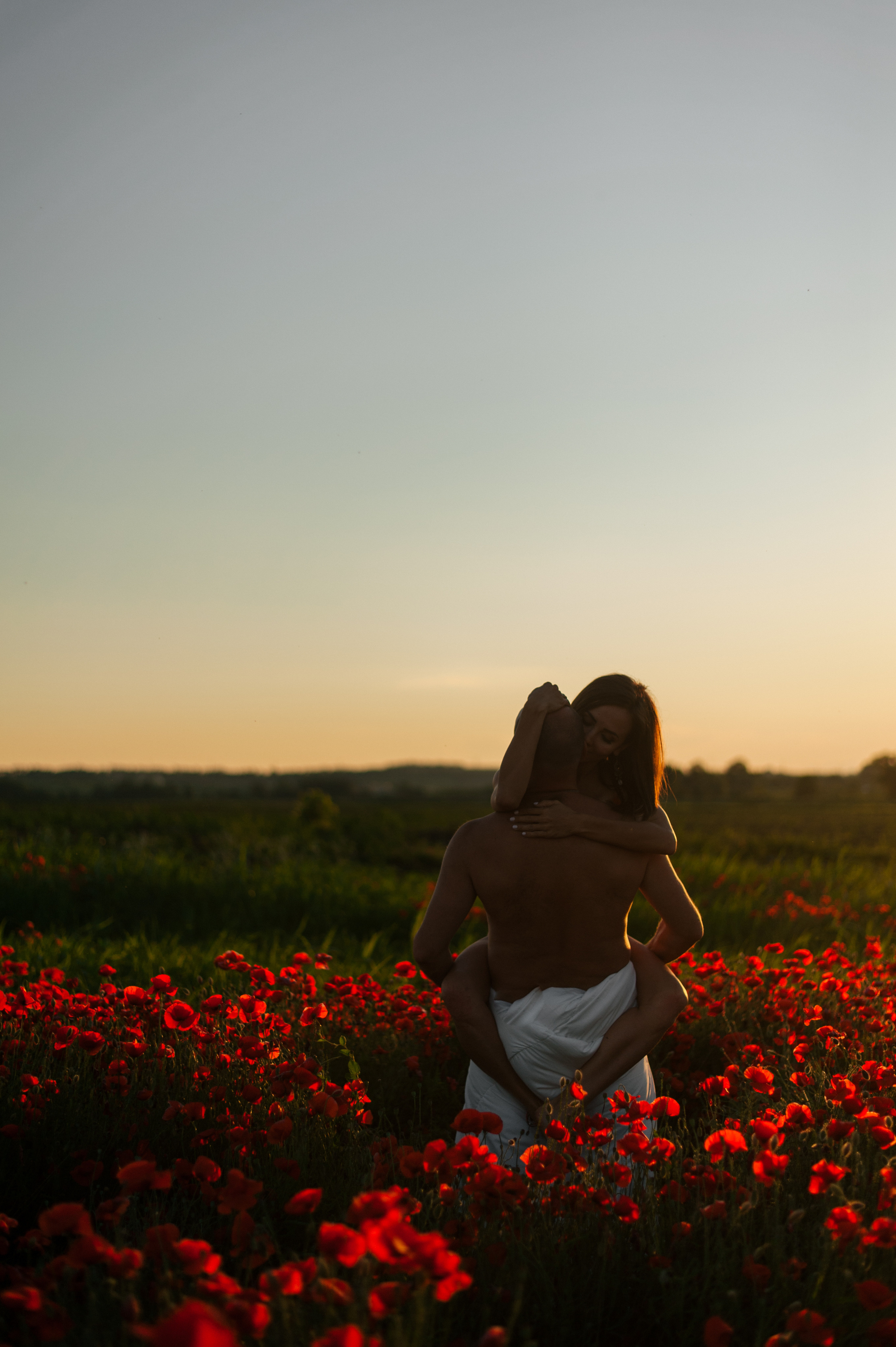 Love story в маках. Фотограф Нижневартовск. Фотограф в Нижневартовске Анна Стрельцова