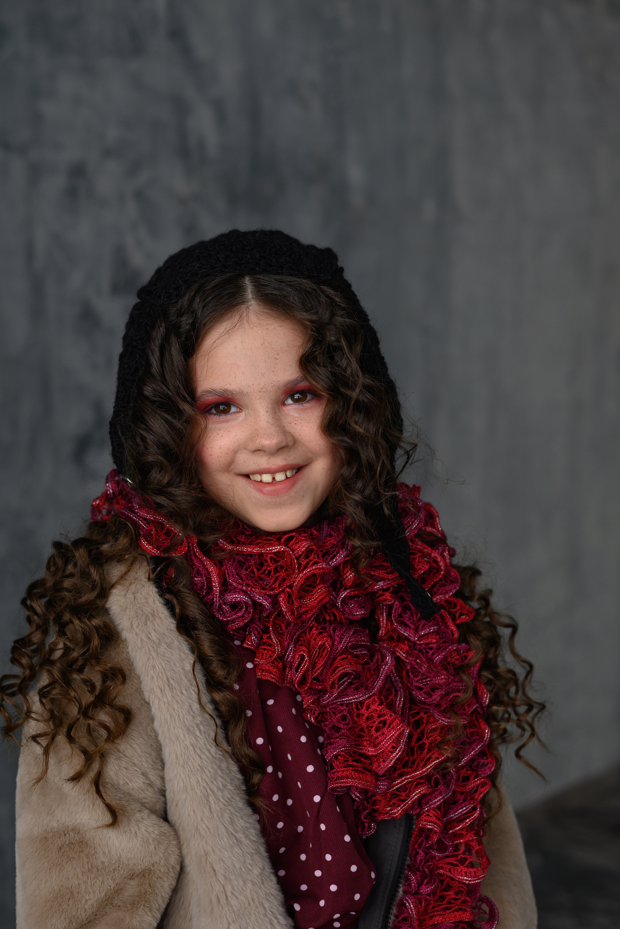 Портрет кудрявой девочки, г. Нижневартовск