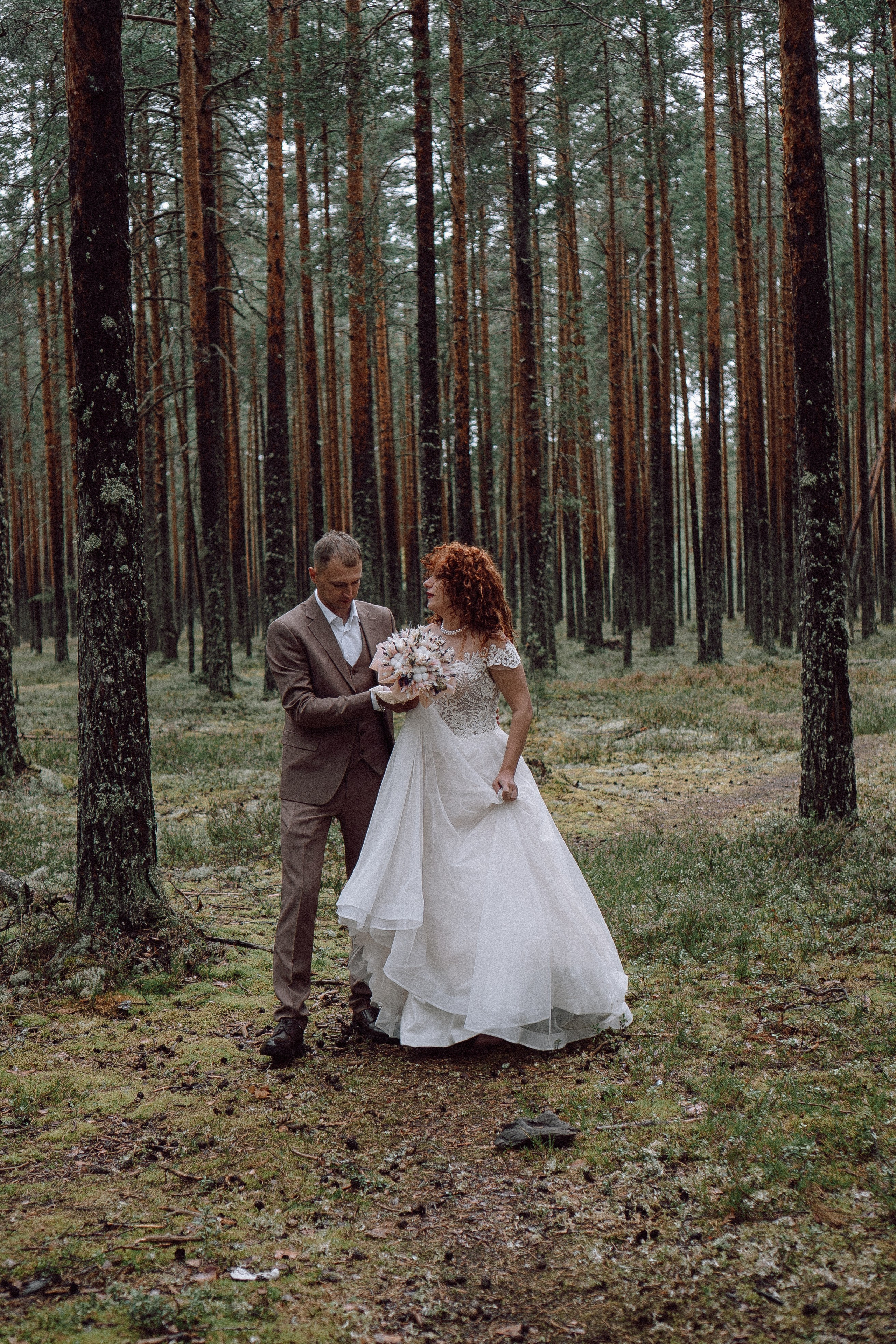 СВАДЕБНАЯ ФОТОСЕССИИЯ ПАРЫ В ГОРОДЕ ПРИОЗЕРСК В СОСНОВОМ ЛЕСУ И С ПИКАПОМ. Профессиональный фотограф, Санкт-Петербург — Виктория Богомолова