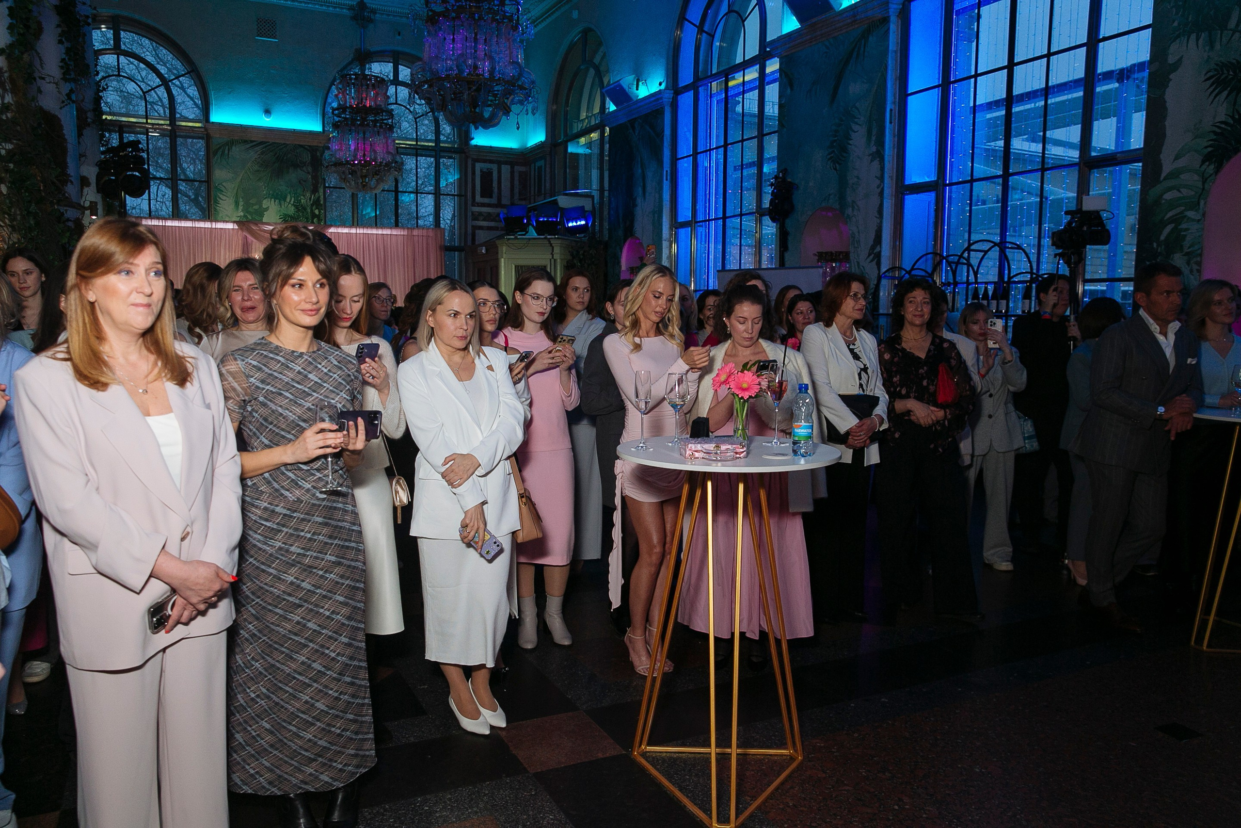 Премия Вслух. Balzi Rossi. Фотограф в Москве