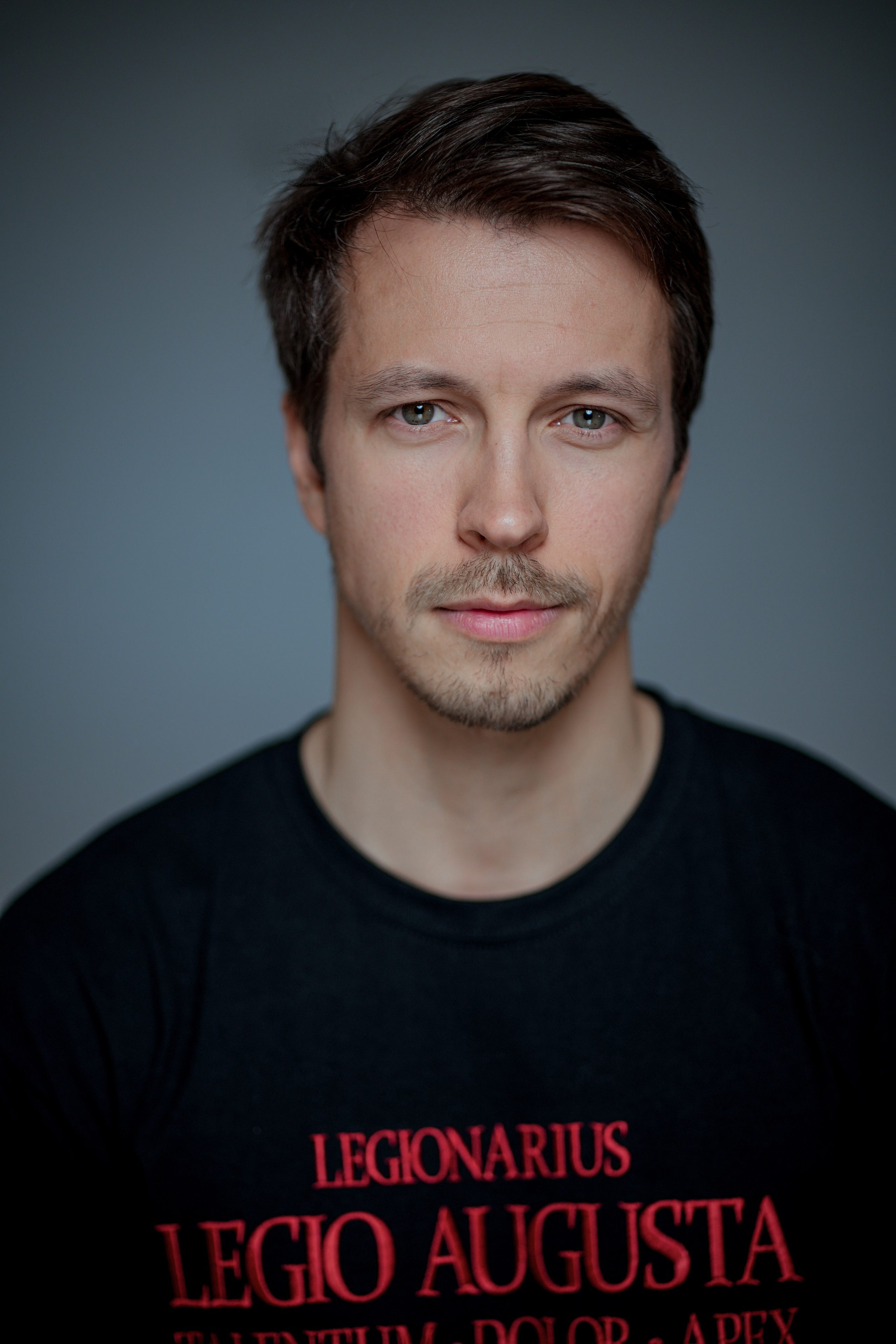 Актер Денис Васильев. Портретная съемка в Москве, студийный фотограф Игорь Фомин