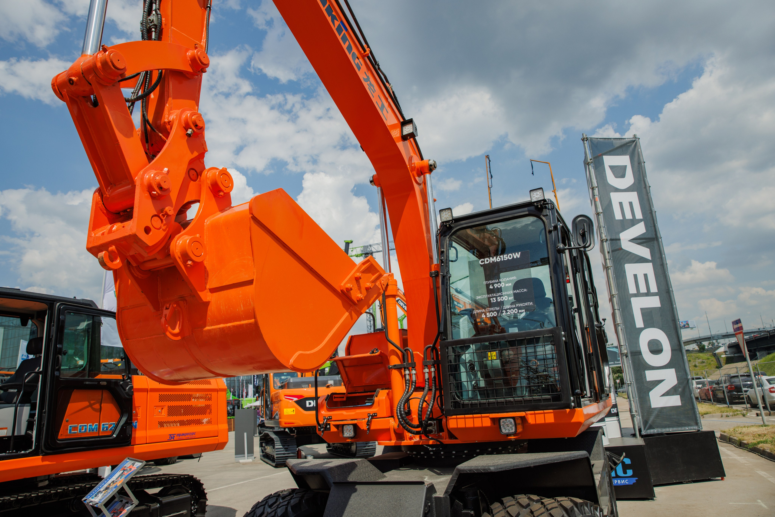 Выставка Спец. Техники. Фотограф Москва Шептаев Артём
