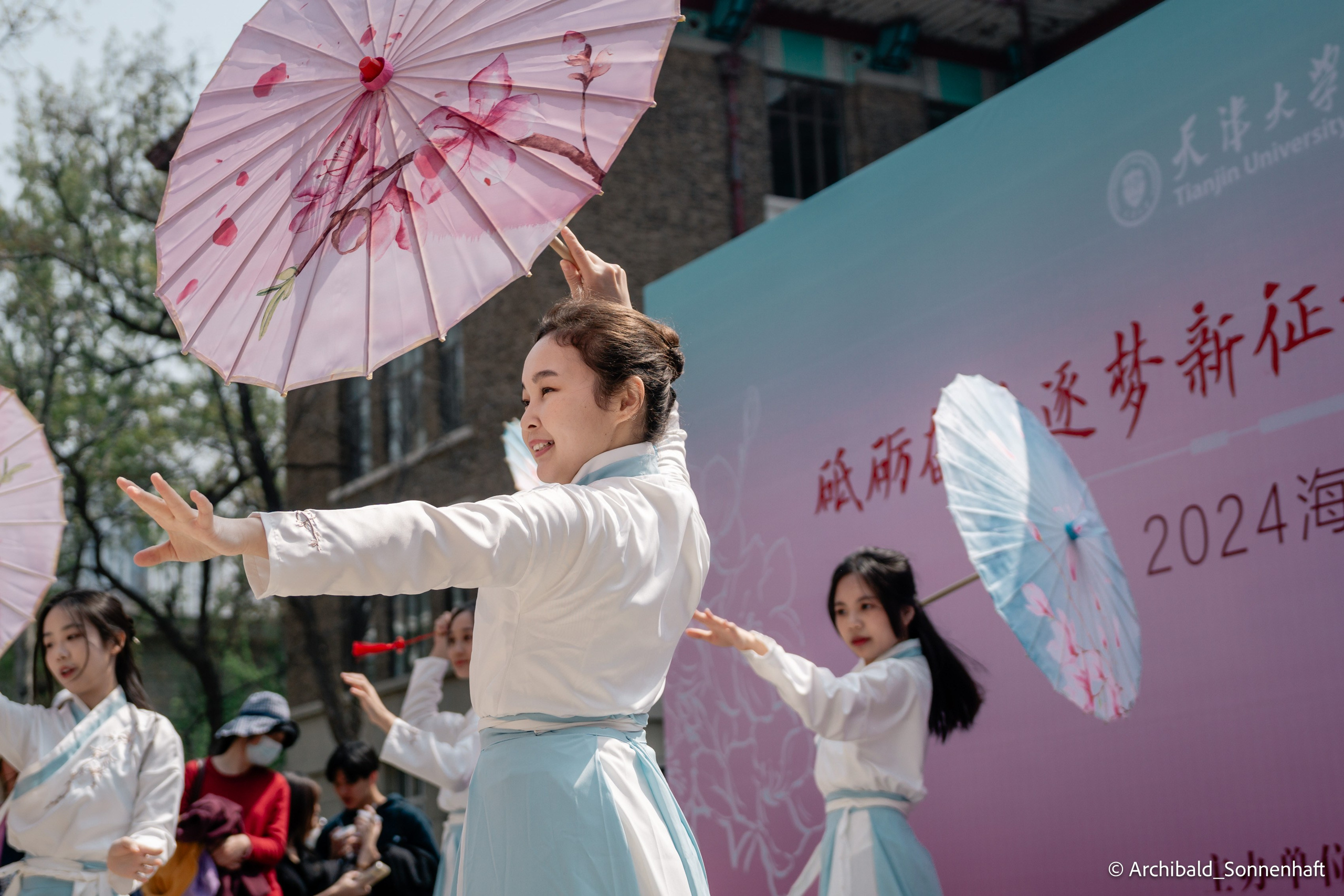 TJU blooming fest. Photographer in Guangzhou, China. Archibald Sonnenhaft