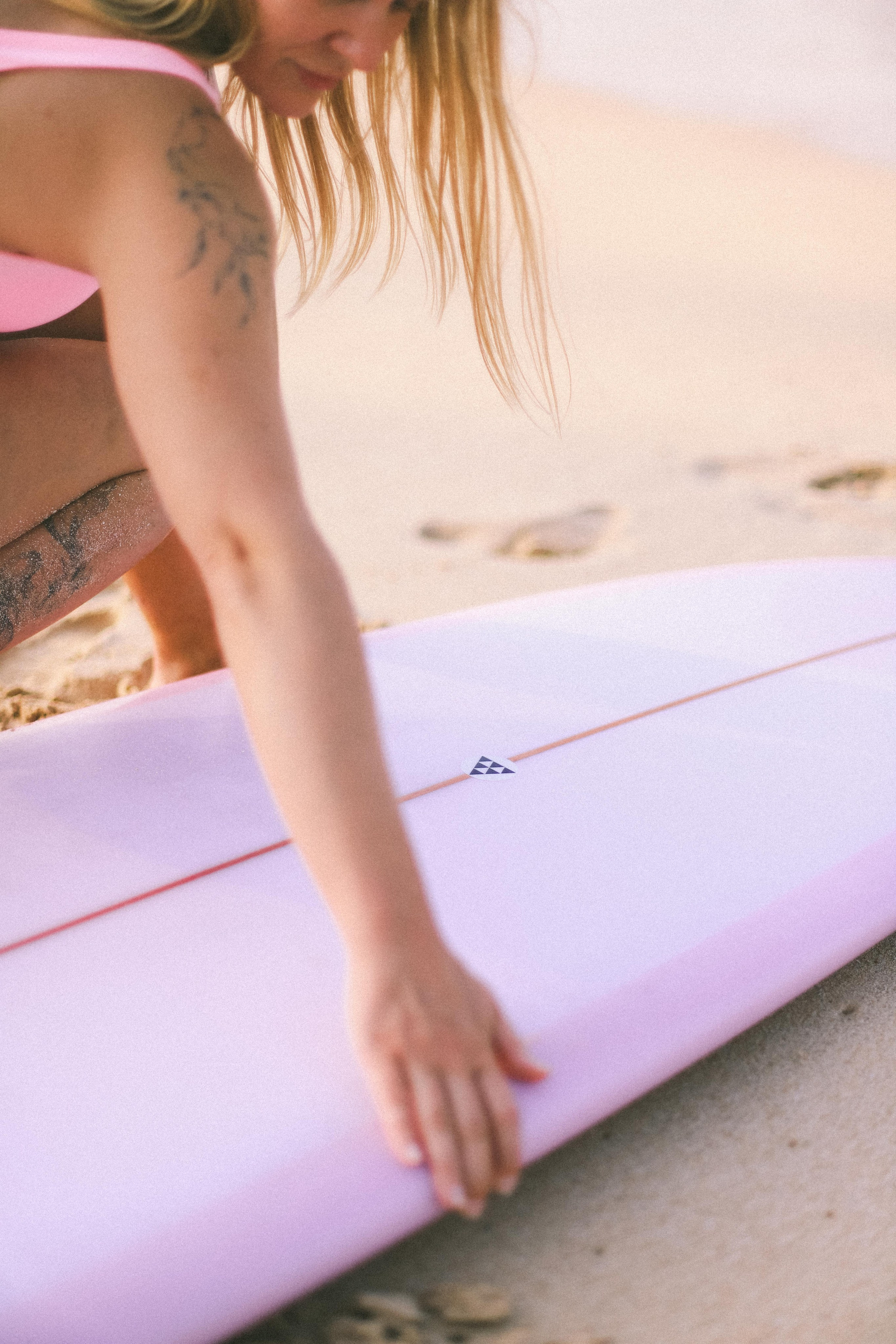 Съемка серфинга на рассвете | Девушка с доской Ross Concept на Coconut Beach. Фотограф на Шри-Ланке