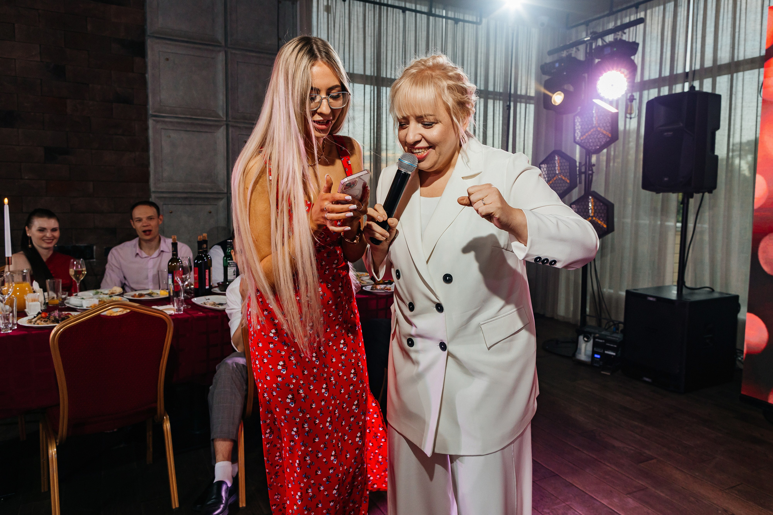 Грандиозное свадебное событие в уютном ресторане. Олег Сверчков | Свадебный фотограф Вологда