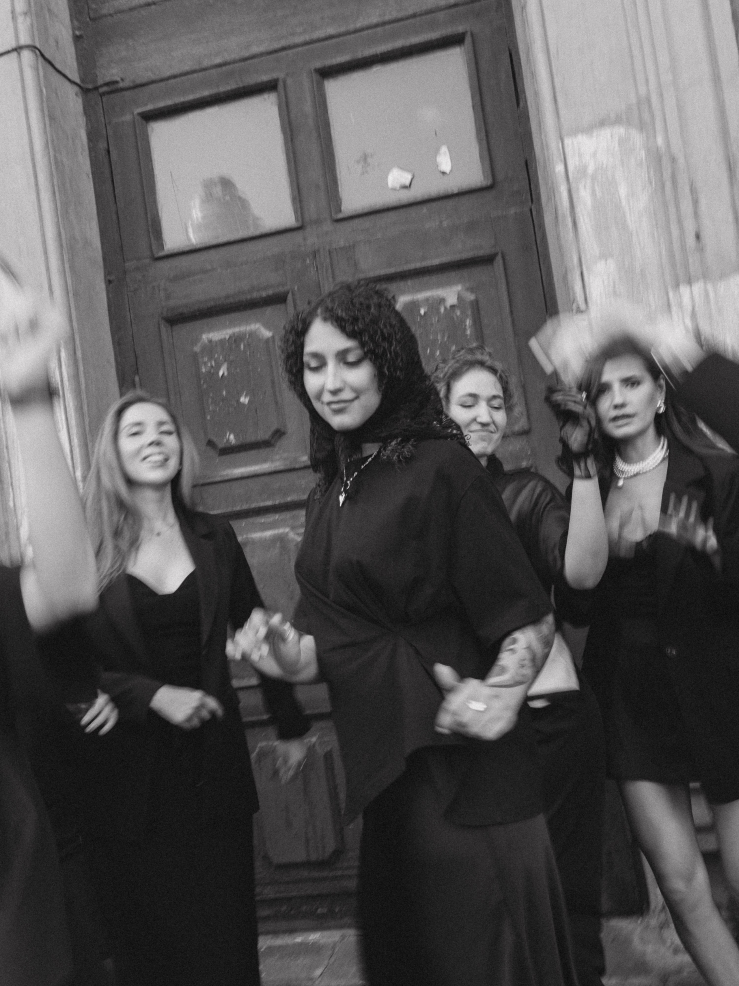 Девичник в чёрном. Фотограф в Екатеринбурге Яна Круташова