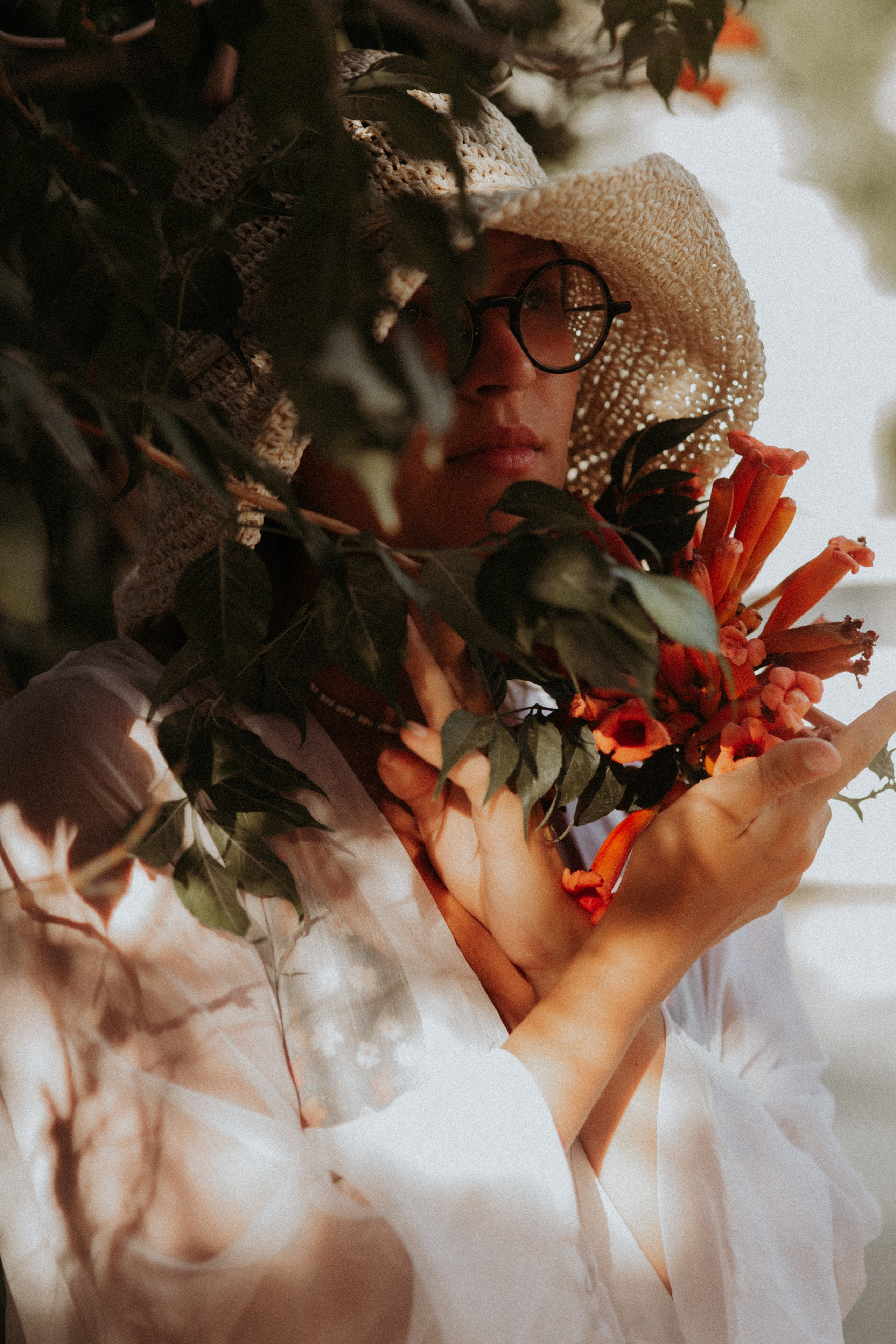 Фотосессия девушки в цветах летом. Свадебный и репортажный фотограф в Ярославле и Санкт-Петербурге Роман Микрюков