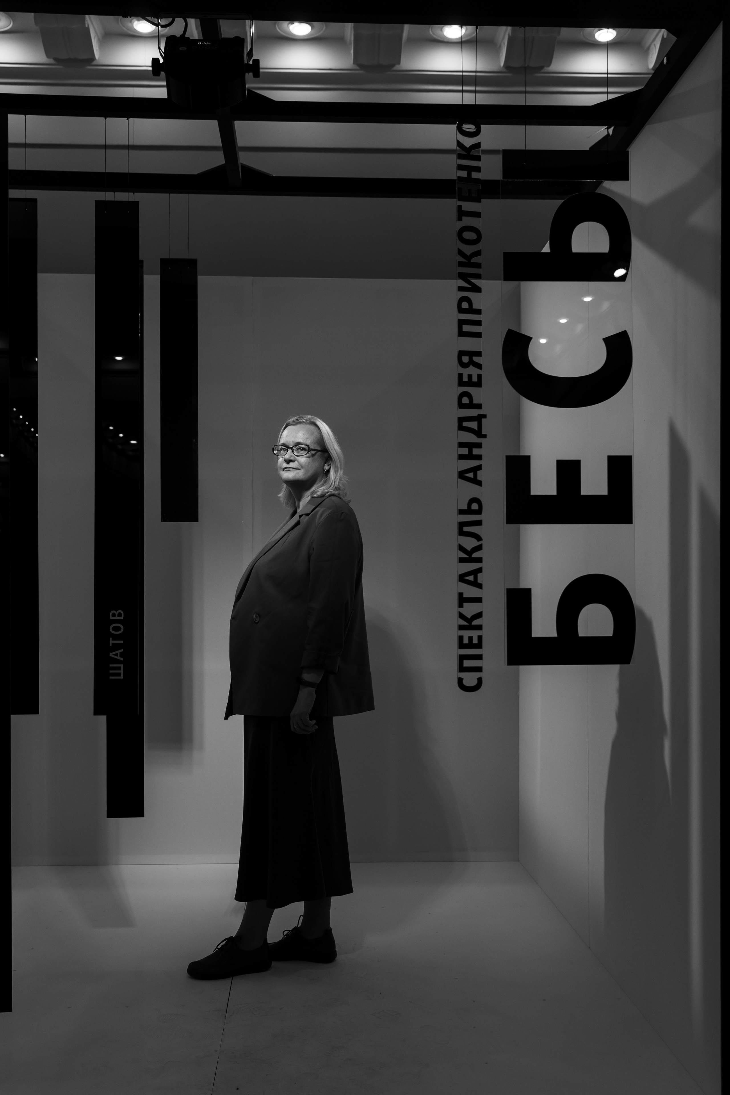 Красный факел — фотозона перед премьерой спектакля. Фотограф Новосибирск — Наталья Гресь