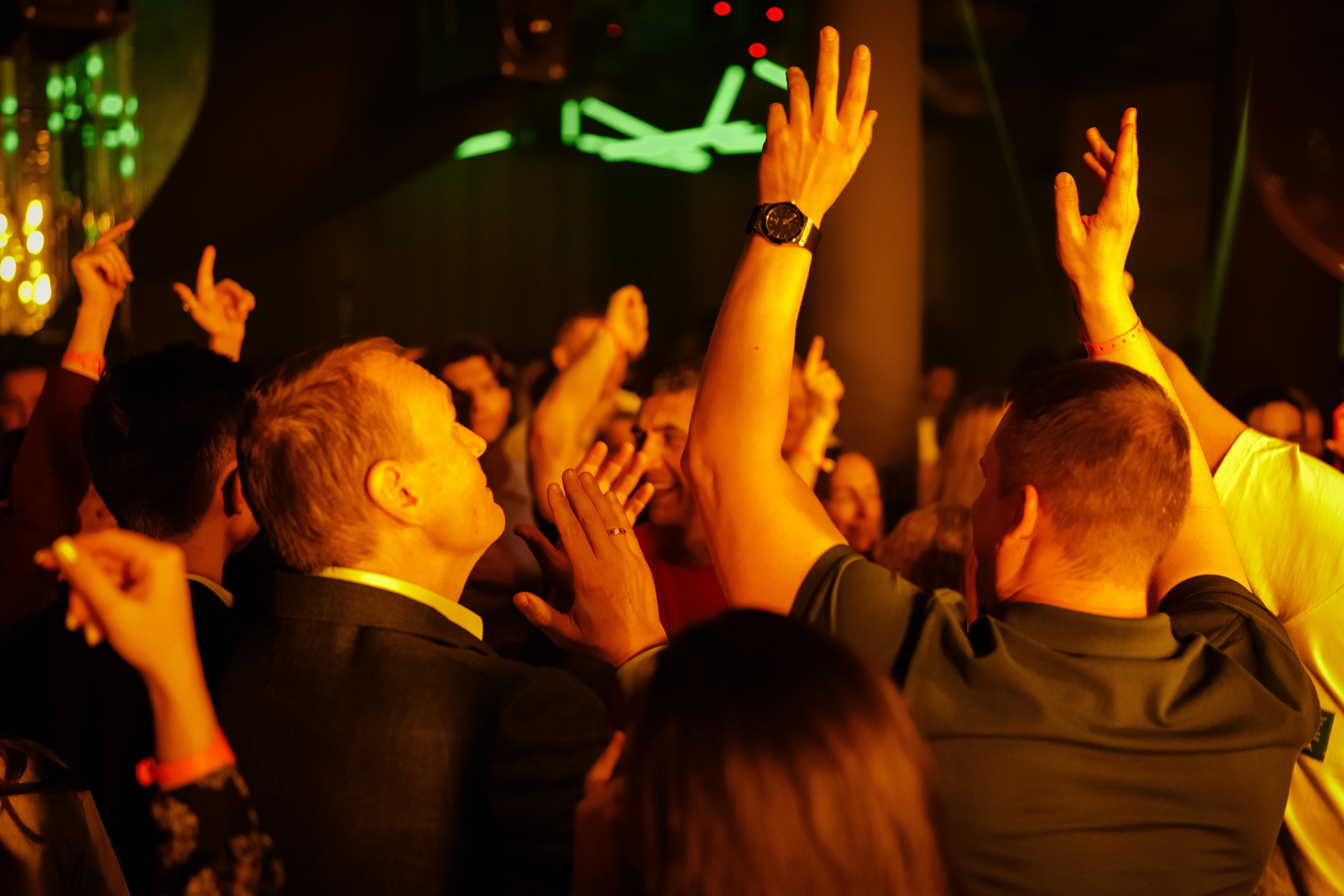 Вечеринка OSNOVATELI.LIVE репортажный фотограф Саша Дружинина. Репортажный фотограф в Москве Саша Дружинина