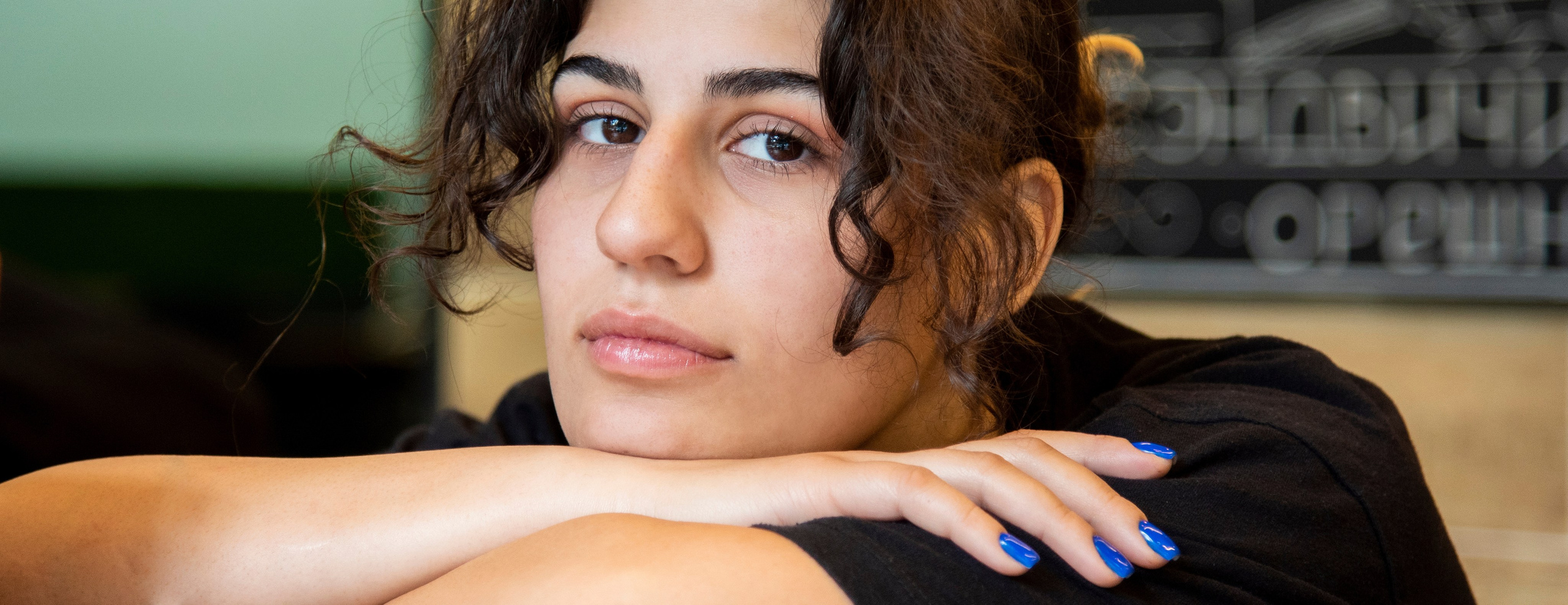 девушка, кудри, армянка, брюнетка, бармен, посёлок Лазоревское