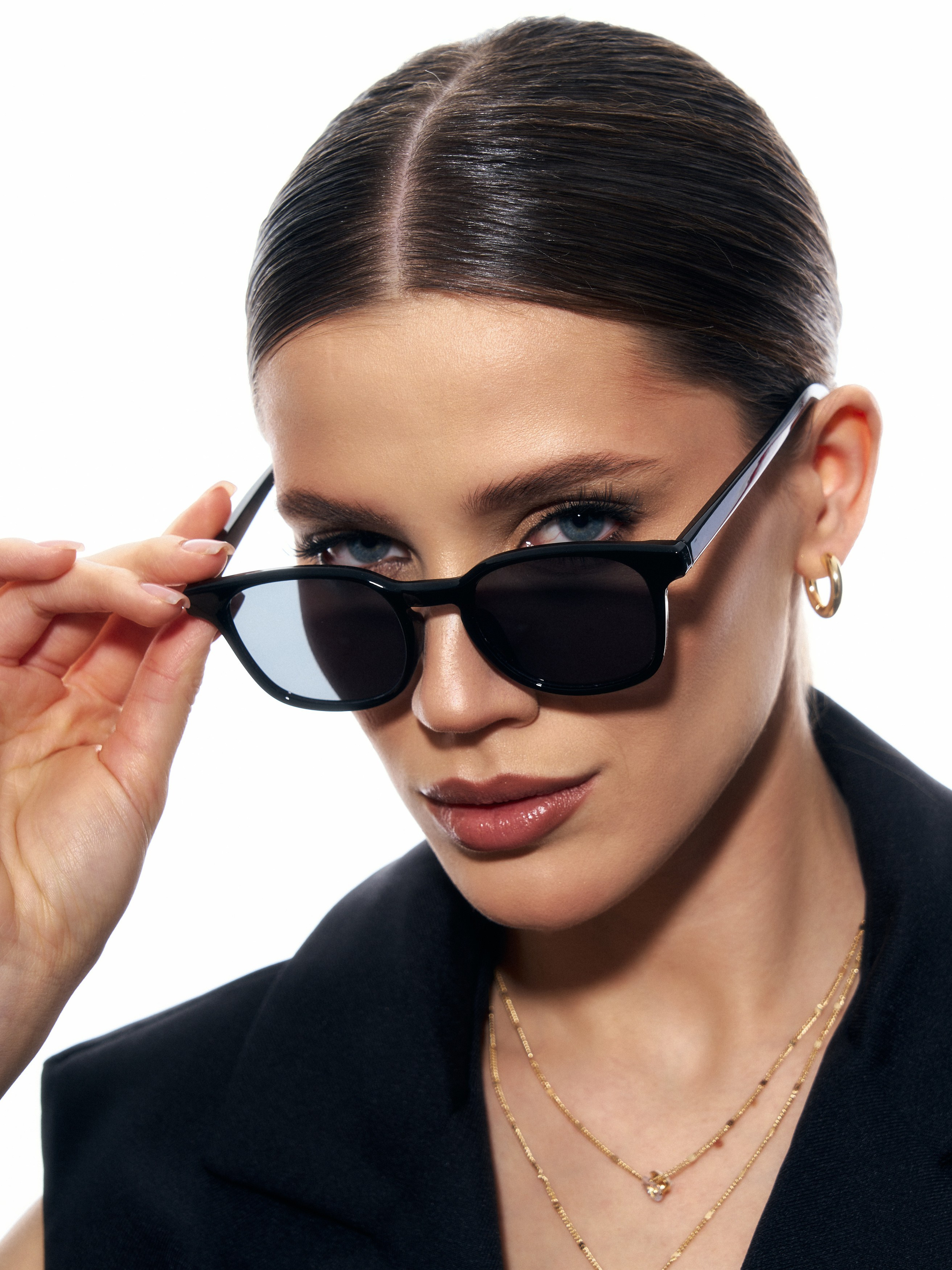 AMOV. Кирилл Гольцберг | фотограф для брендов одежды и бизнеса