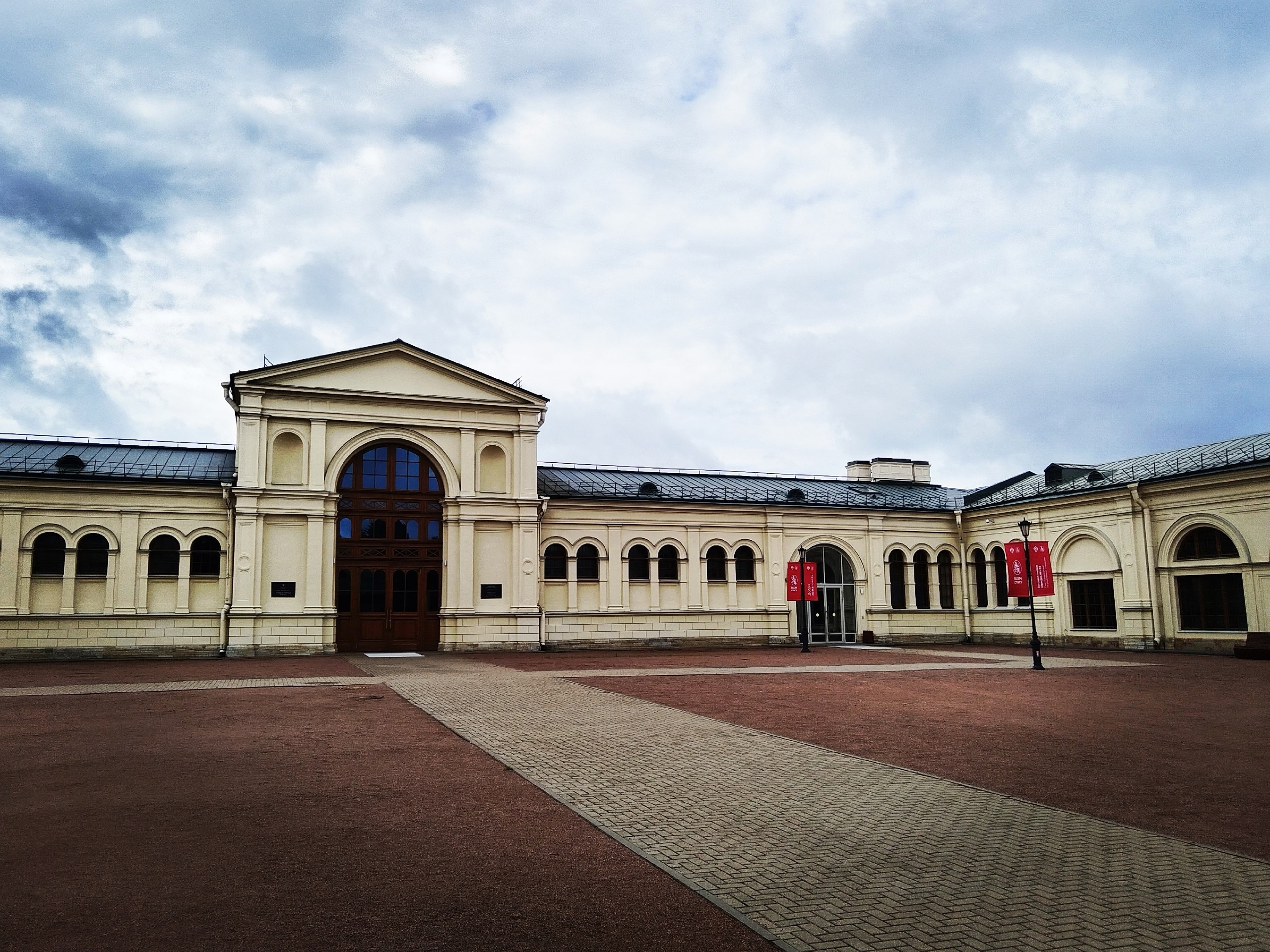 Экскурсия «по кампусу СПБГУ «Михайловская дача» (02.08.2025) Автор: Марина Чумакова