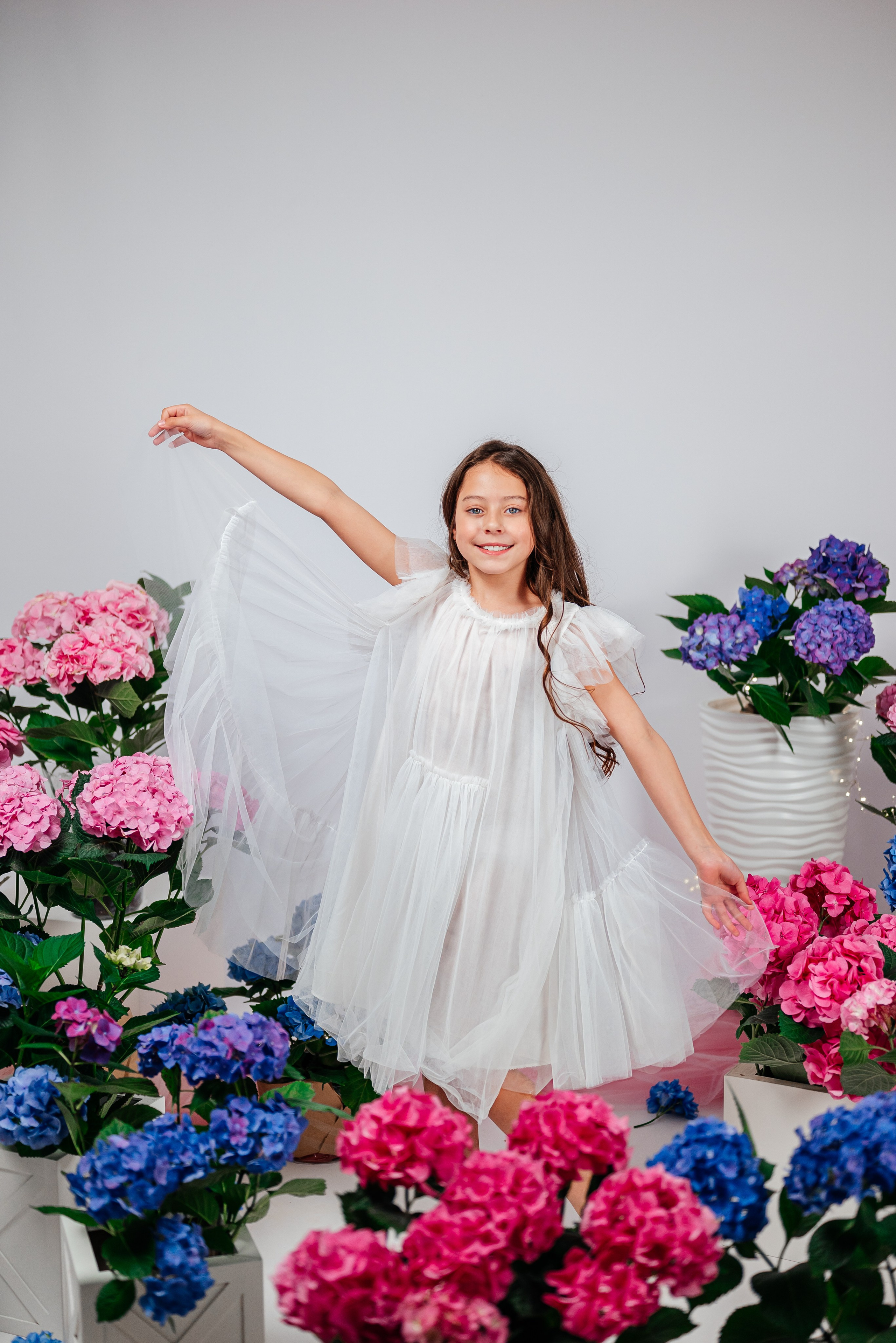 Вероника и гортензии. Семейный фотограф в Краснодаре