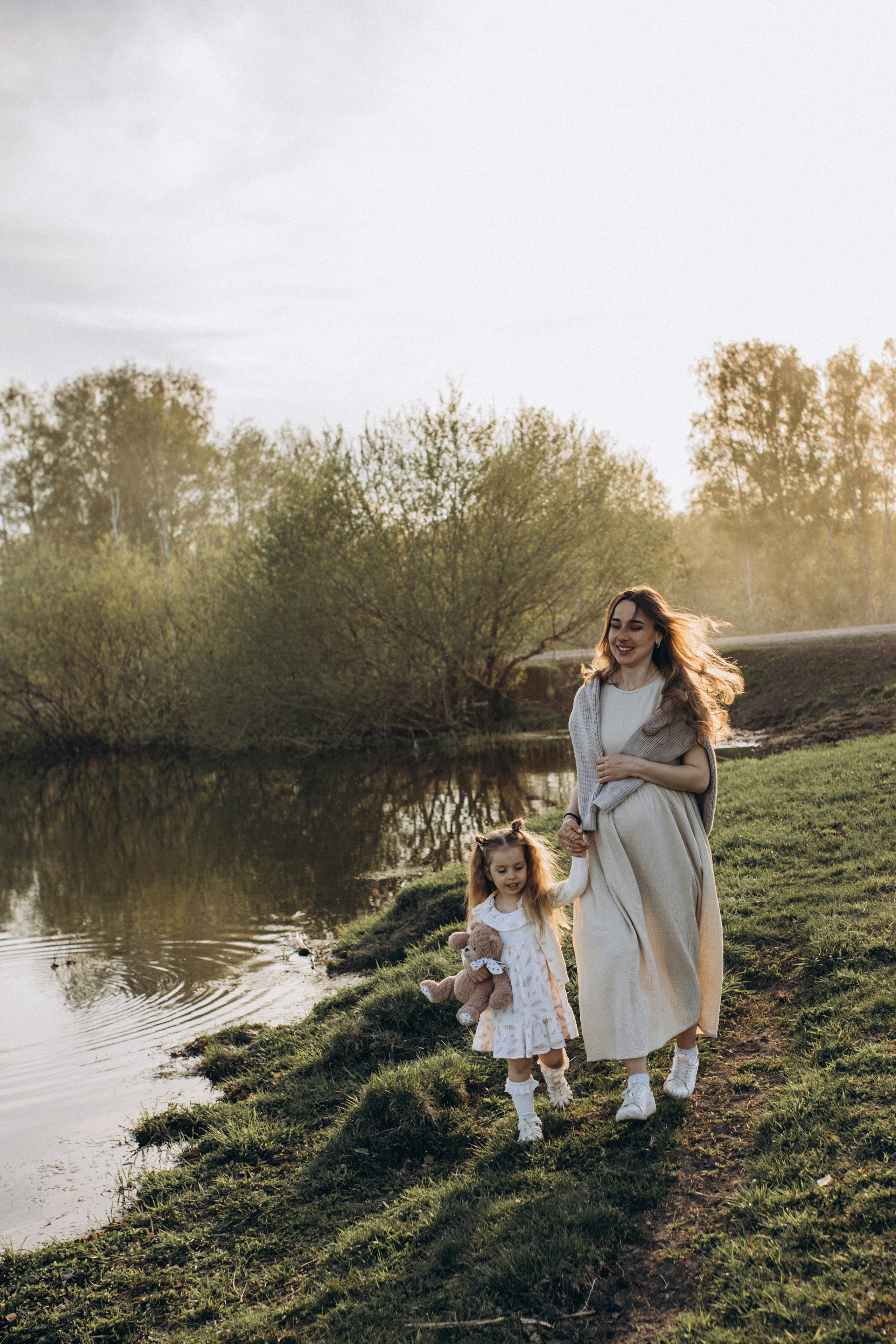 Прогулка у озера. Семейный фотограф lifestyle в Новосибирске Елена Шпилевая