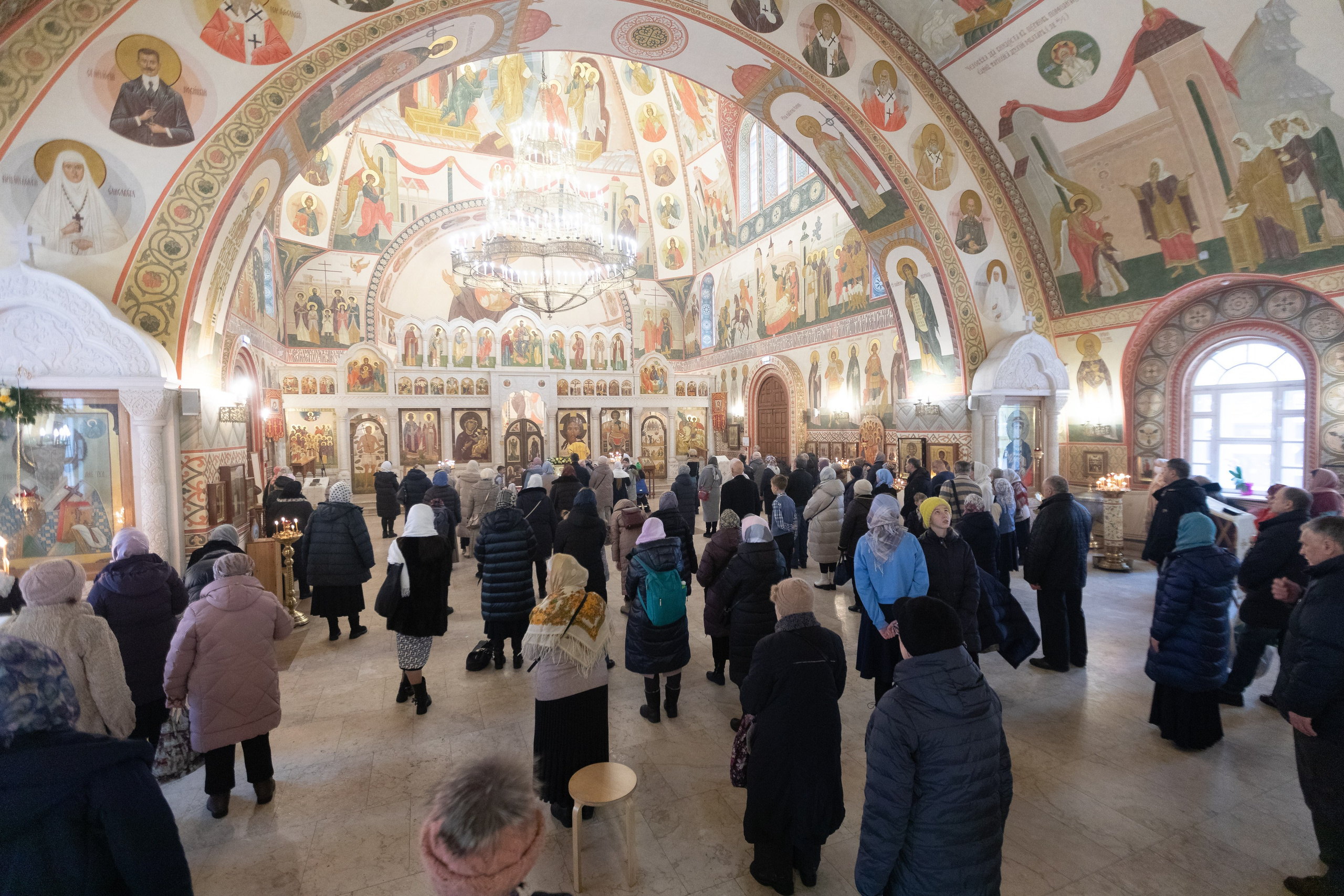 Праздничное богослужение Святителю Николаю 19 декабря. Интерьерный фотограф в Москве Роман Потапов