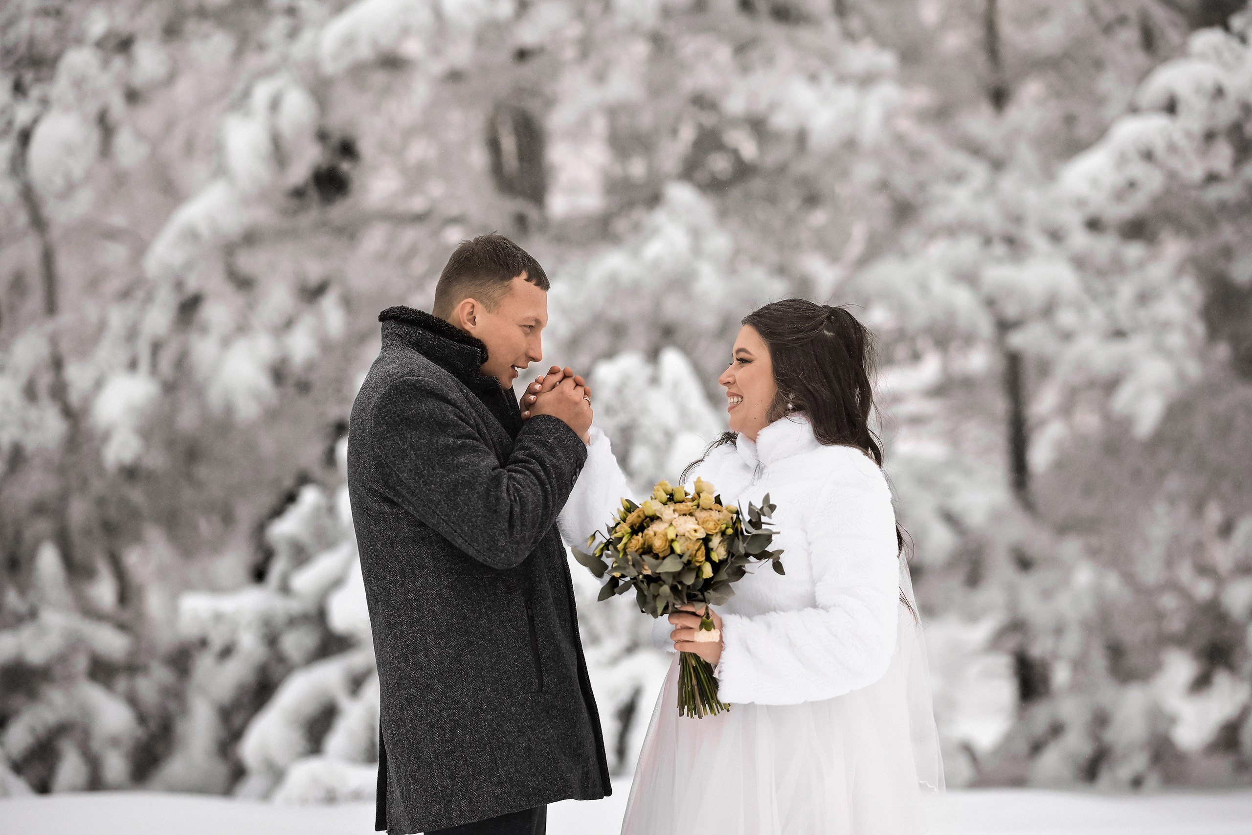 Зимняя свадьба: фотосессия невесты и жениха в студии и на улице. 📸 Свадебный и семейный фотограф в Красноярске Тихомиров Евгений | 17 лет опыта | 800+ свадеб