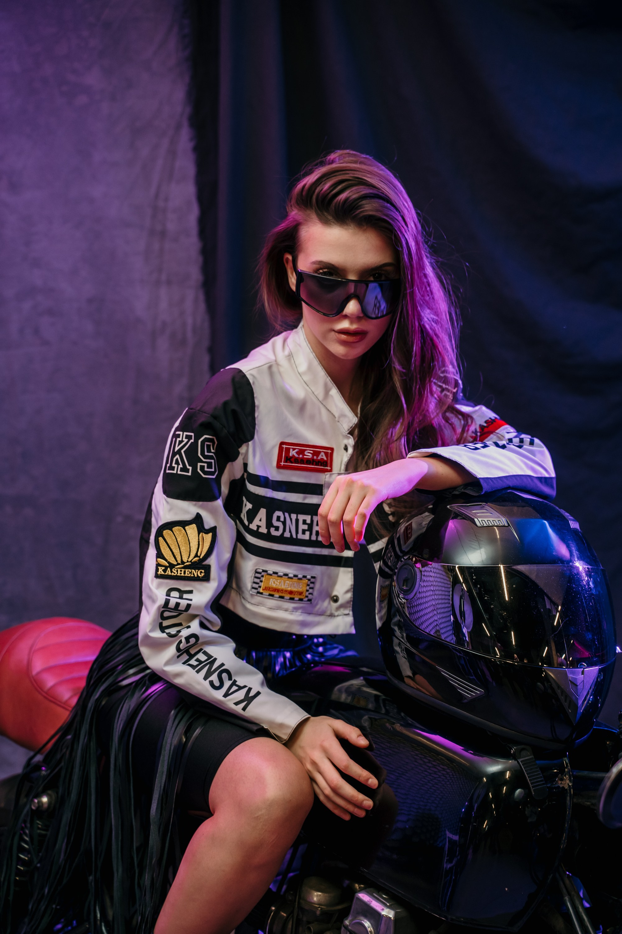 Фотосессия с мотоциклом в студии Санкт-Петербург. Свадебный, семейный, портретный, репортажный фотограф в Санкт-Петербурге