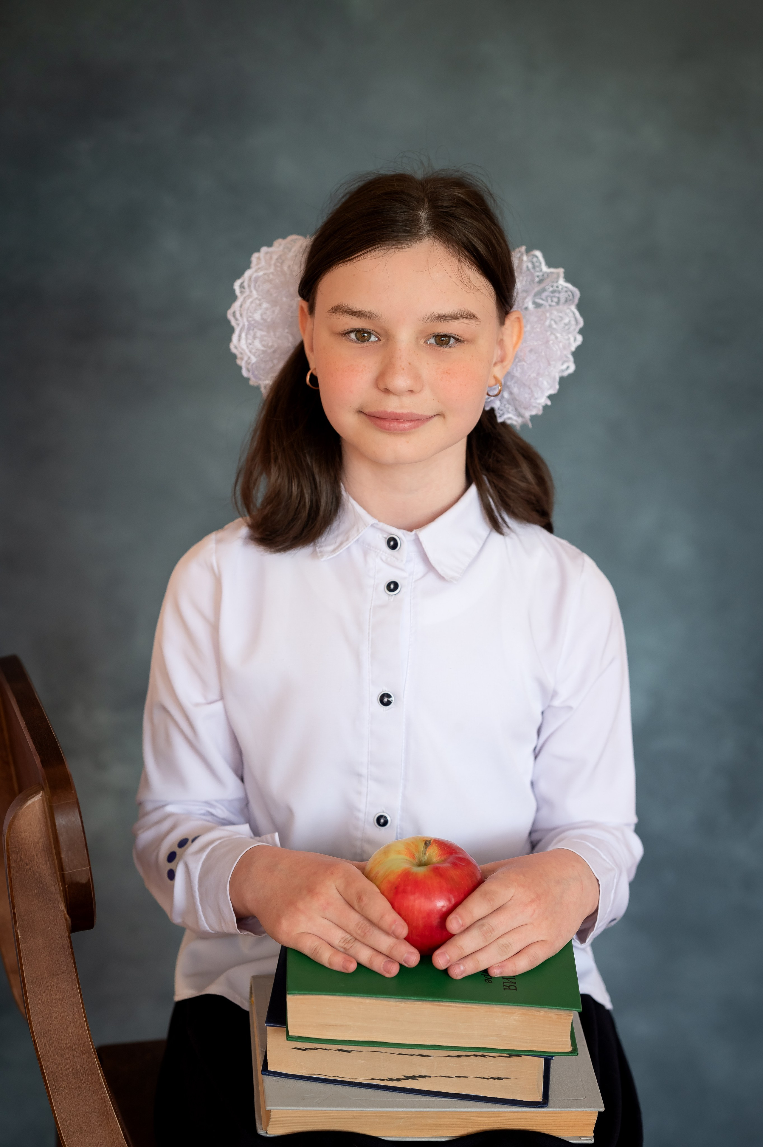 Школьный фотоальбом для младших классов. Фотограф новорождённых, семейный, школьный в городе Калуге Евгения