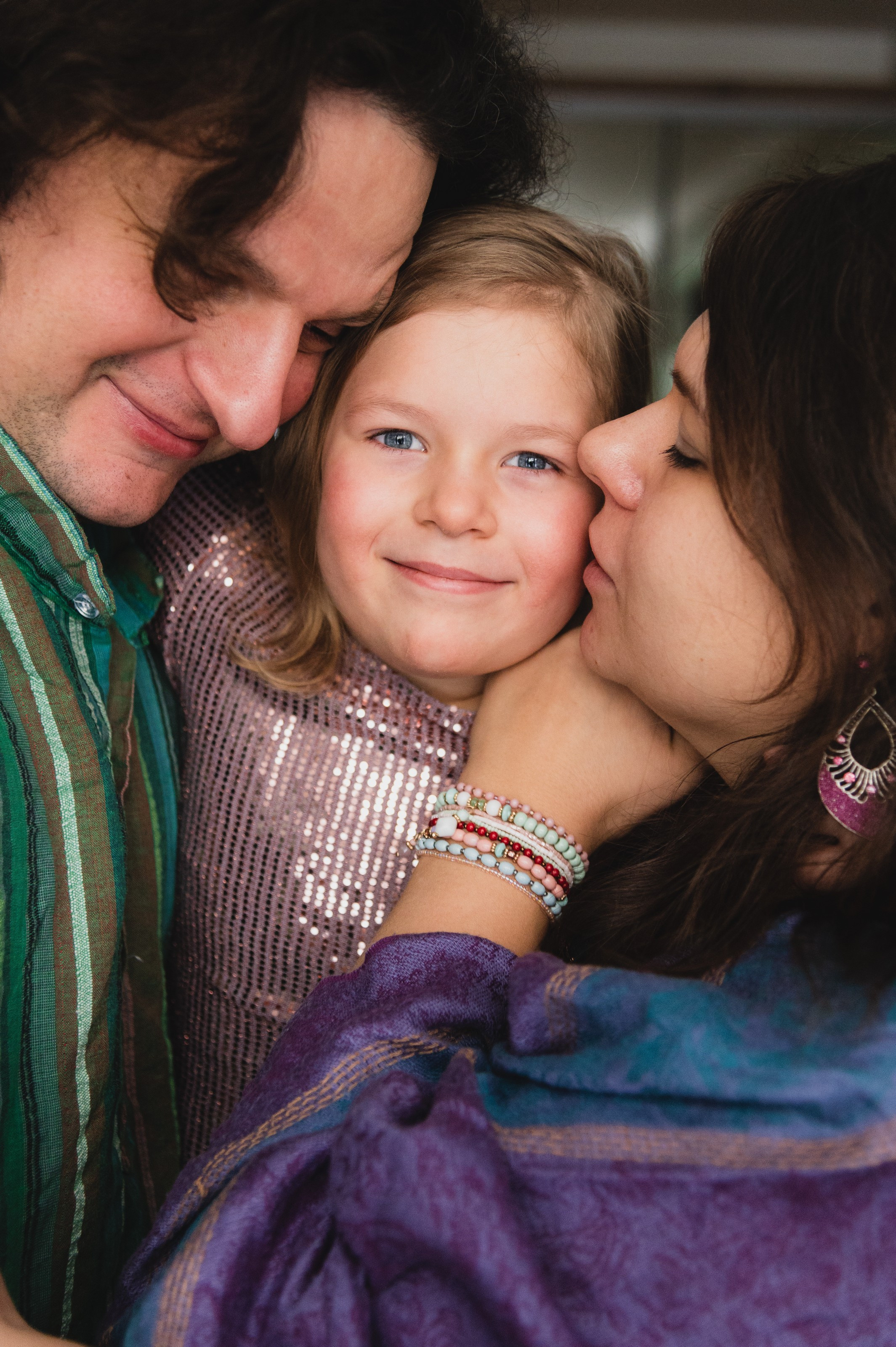 2021 Домашняя семейная фотосессия. Аня, Олег, Дуся и Лёша. Семейный, портретный, репортажный фотограф lifestyle в Москве и Кирове