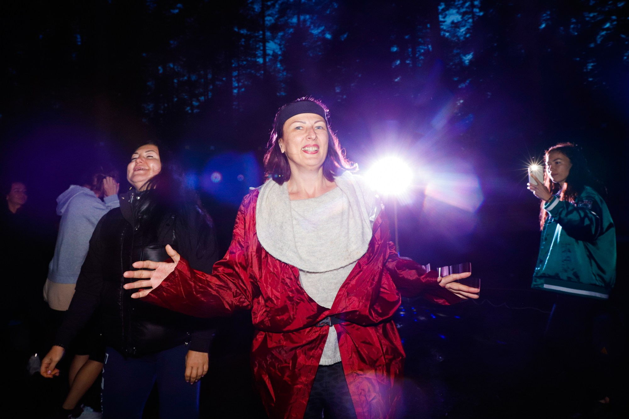 «Последний герой» в лагере для взрослых «Изи». Фотограф Дарья Попова