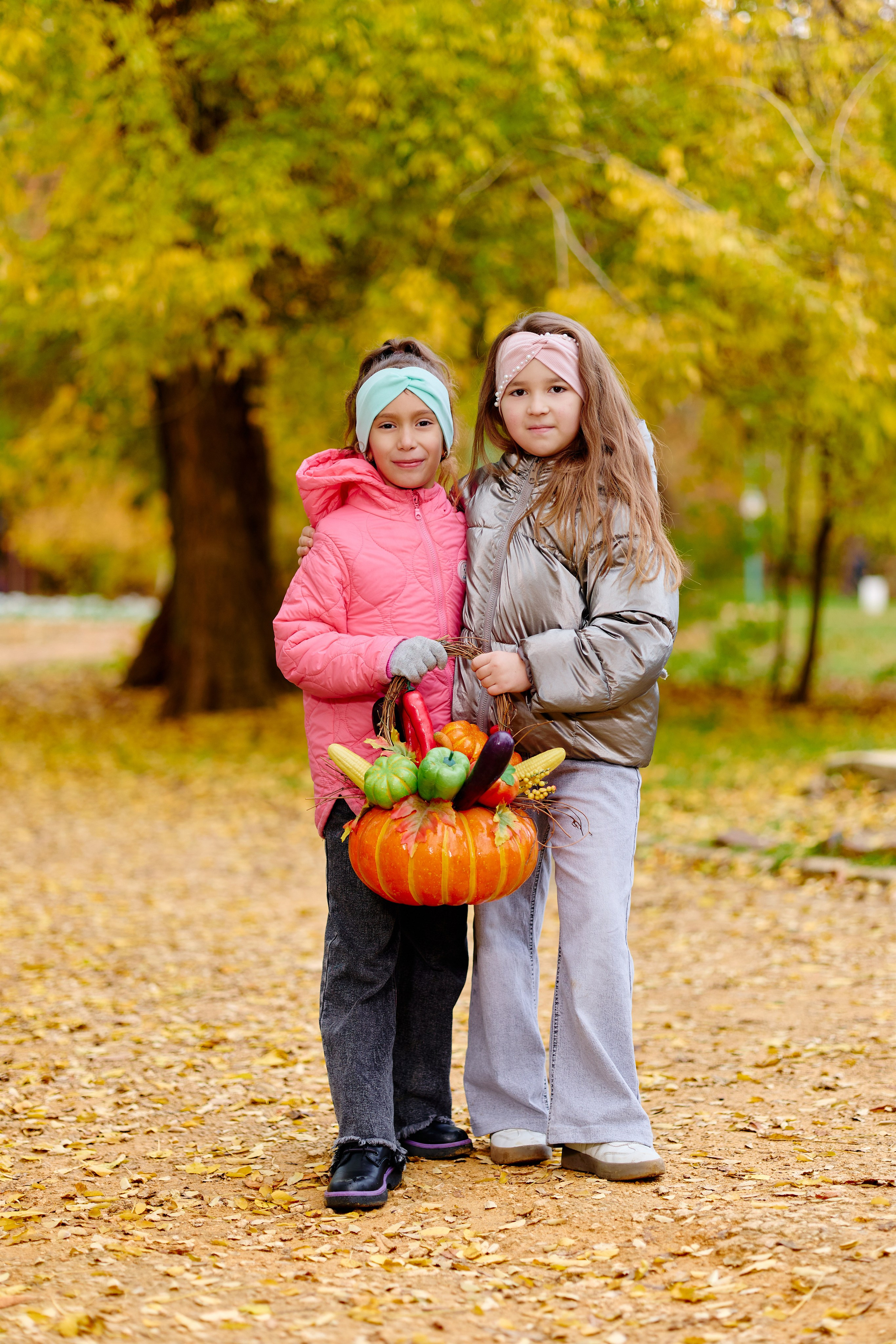 Прогулка в парке классом. Фотограф Выпускные альбомы Таганрог Сергей Коробченко