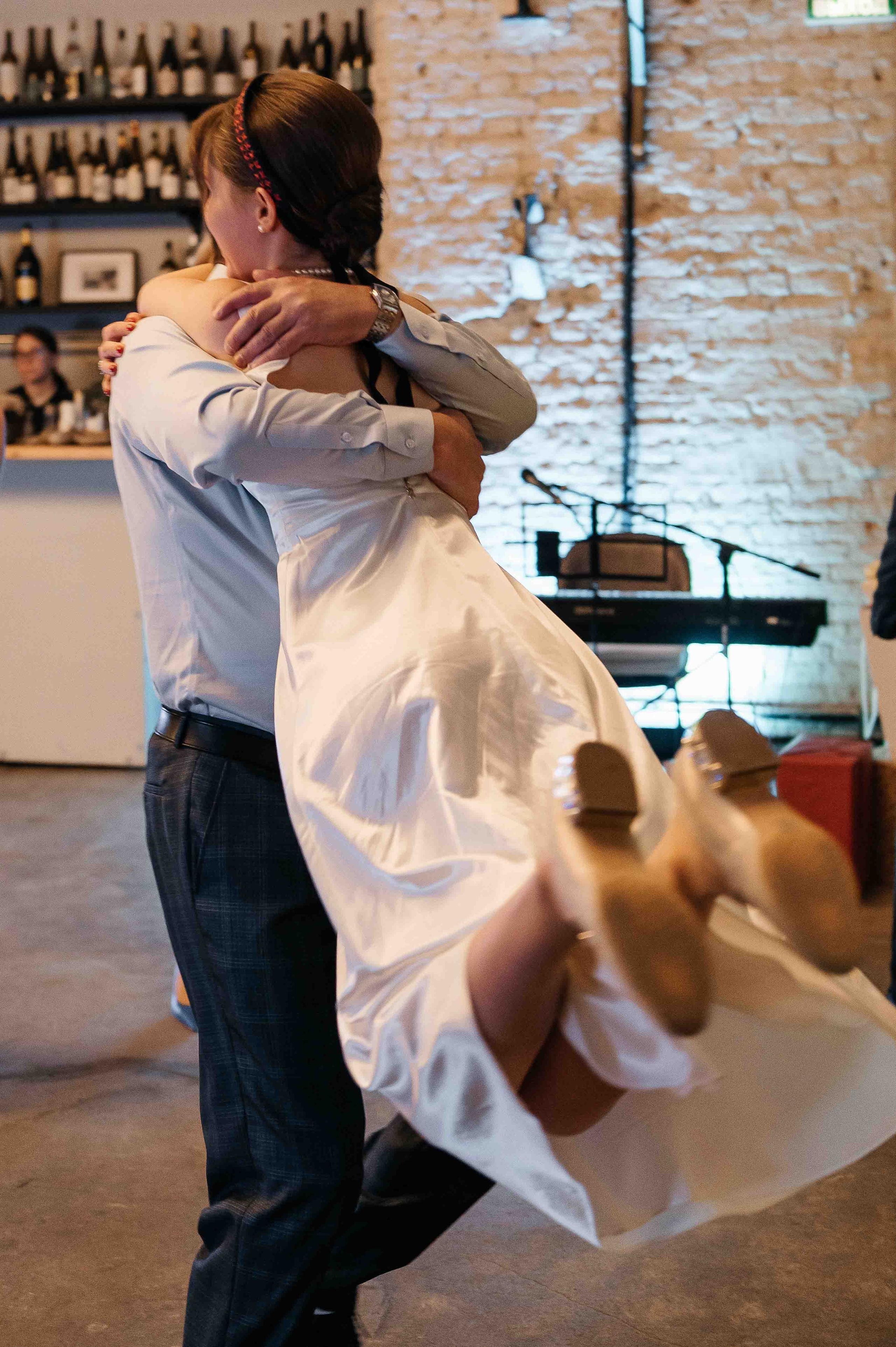 Утро невесты в гостинице. Свадебный и семейный фотограф в Котласе Никита Попов