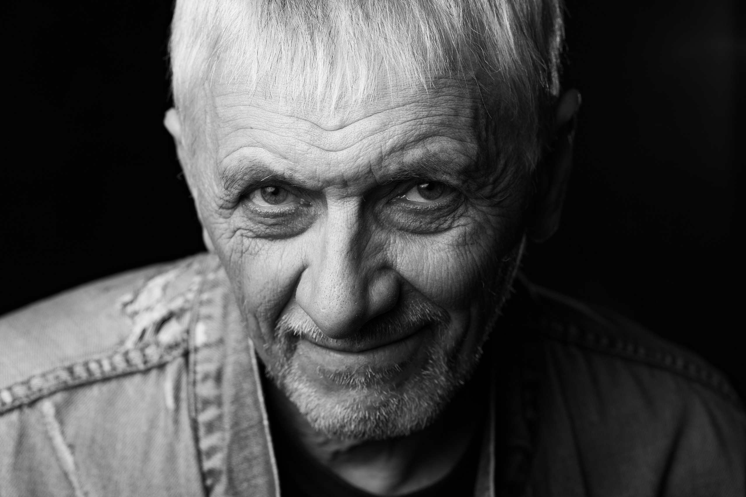 Nonglamorous. Headshot & portrait photographer Alexei Shendrick