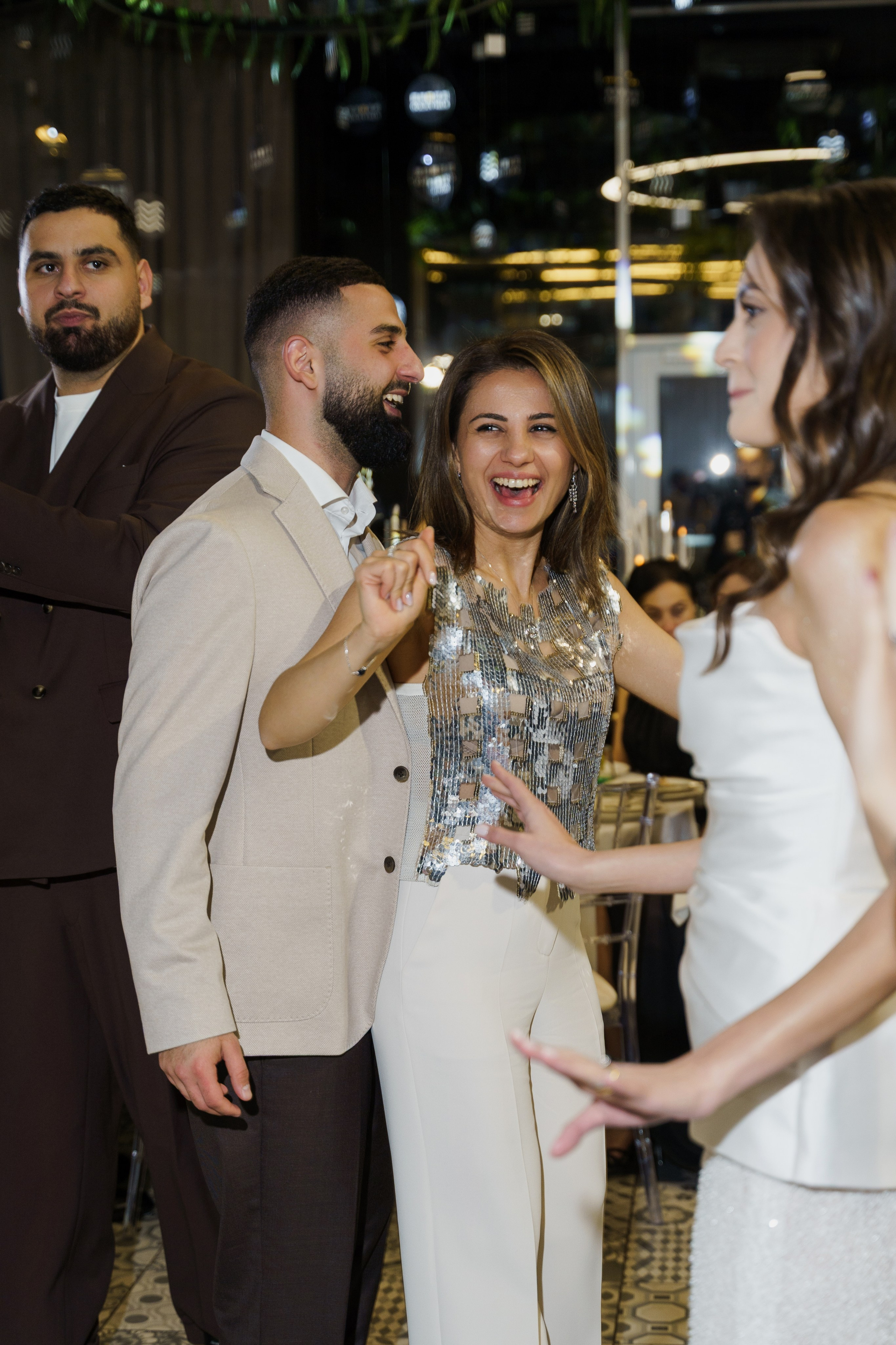 Красивое обручение на берегу чёрного моря в Лермонтово от ТВИНС СТУДИО. ТВИНС СТУДИО — лучшие свадебные фотографы и видеографы в Краснодаре