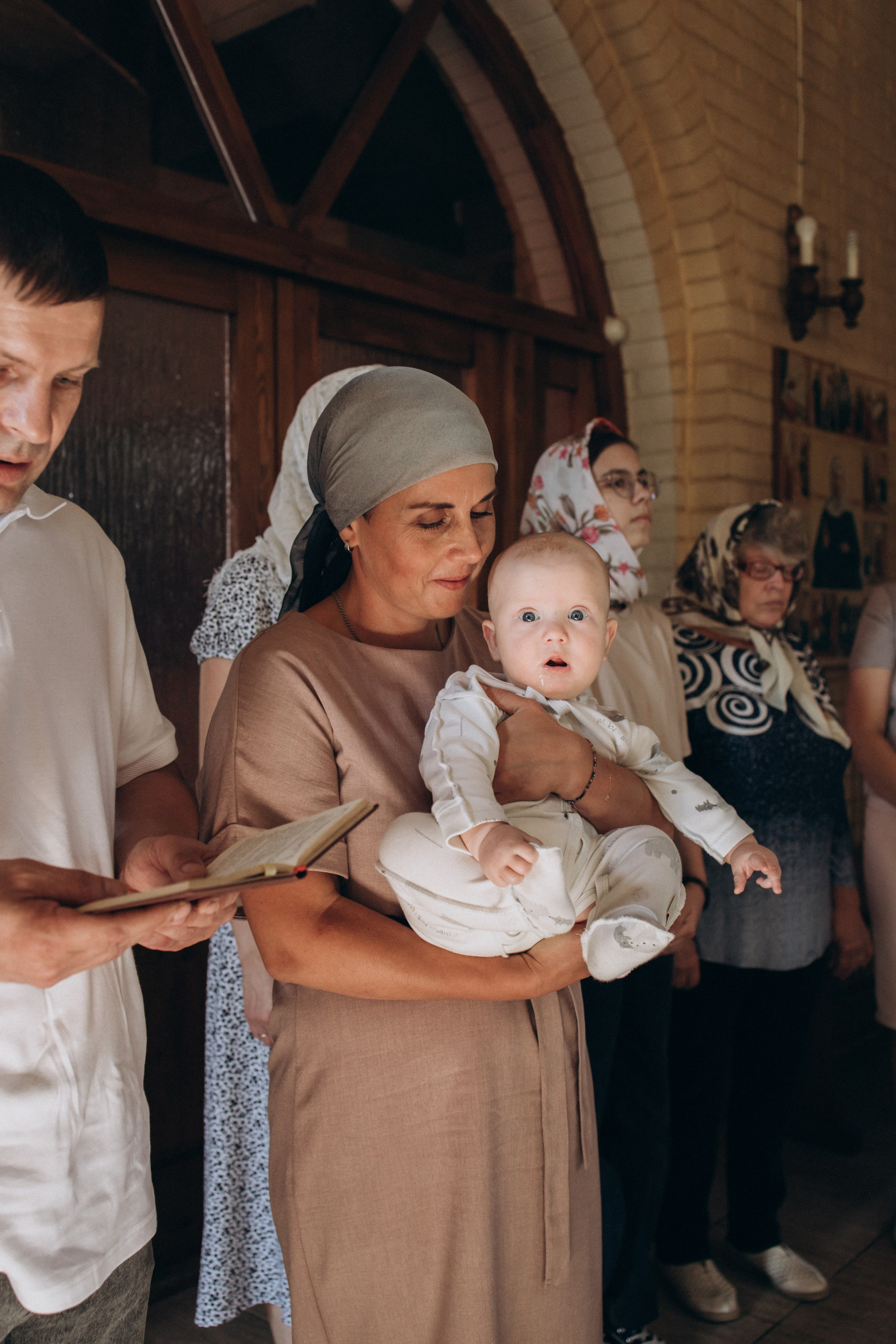 Таинство Крещения Антона в Церкви Архангела Михаила. Детский и семейный фотограф в Пушкино, Мытищи, Москва Сергеева Светлана