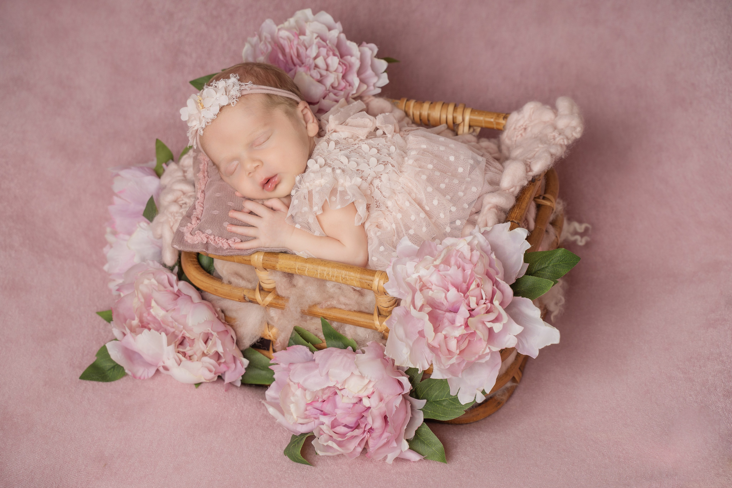 Фотосессия новорожденного в Москве — трогательные моменты первых дней