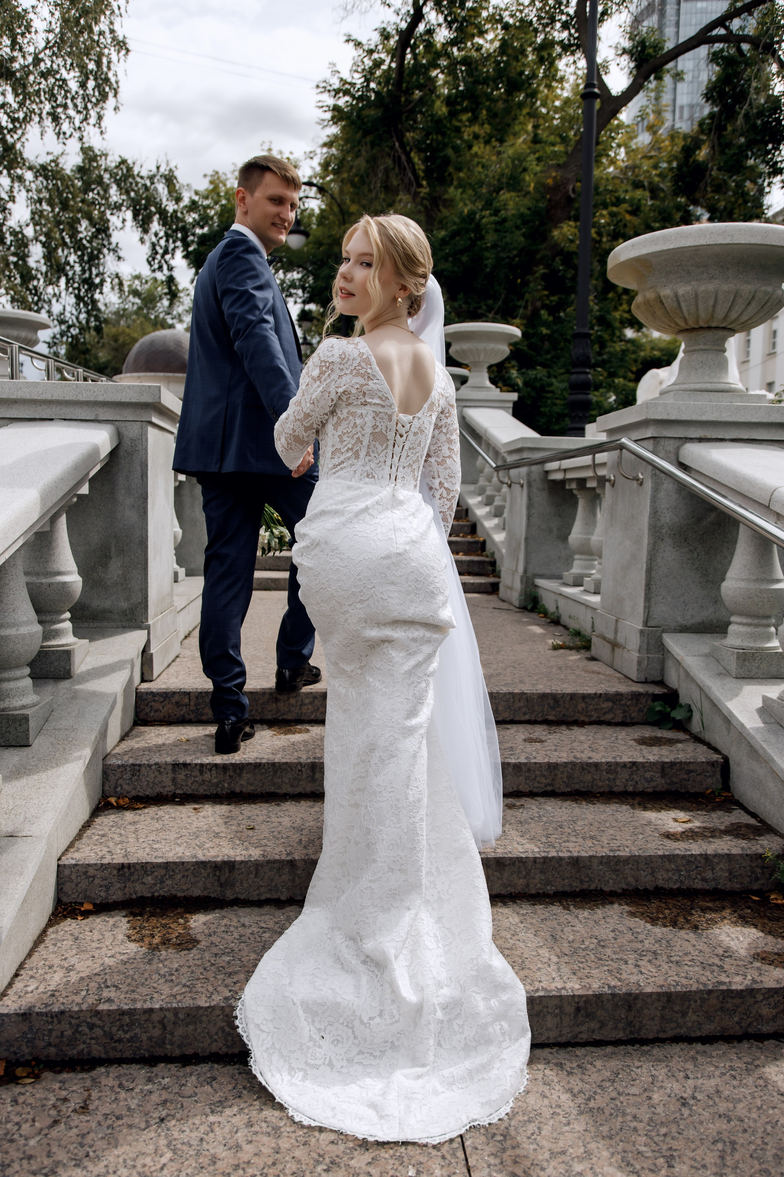 Оперный театр парк. Свадебный и семейный фотограф Екатеринбург Настя Саедгалина