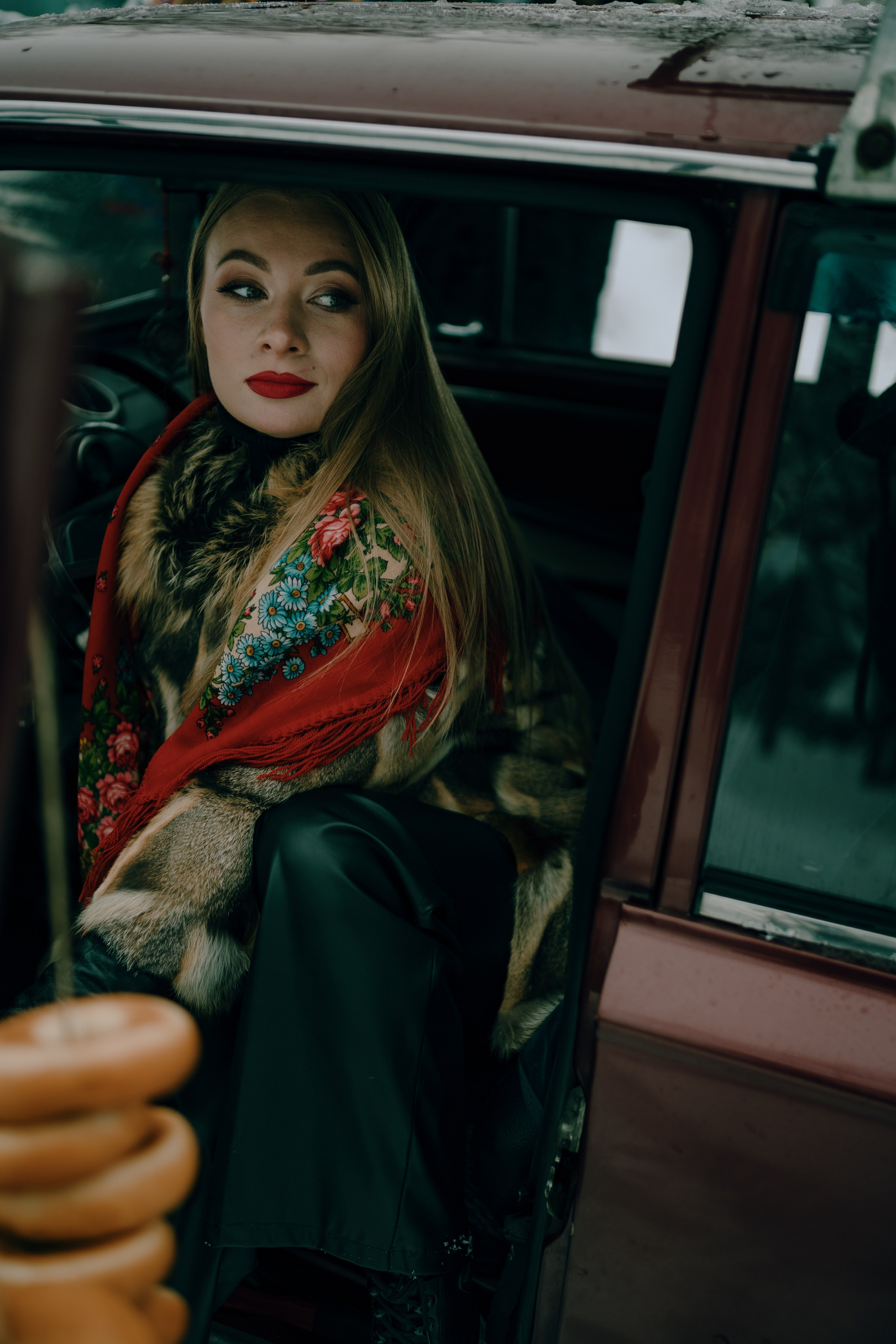 Звенит январская вьюга. Главная