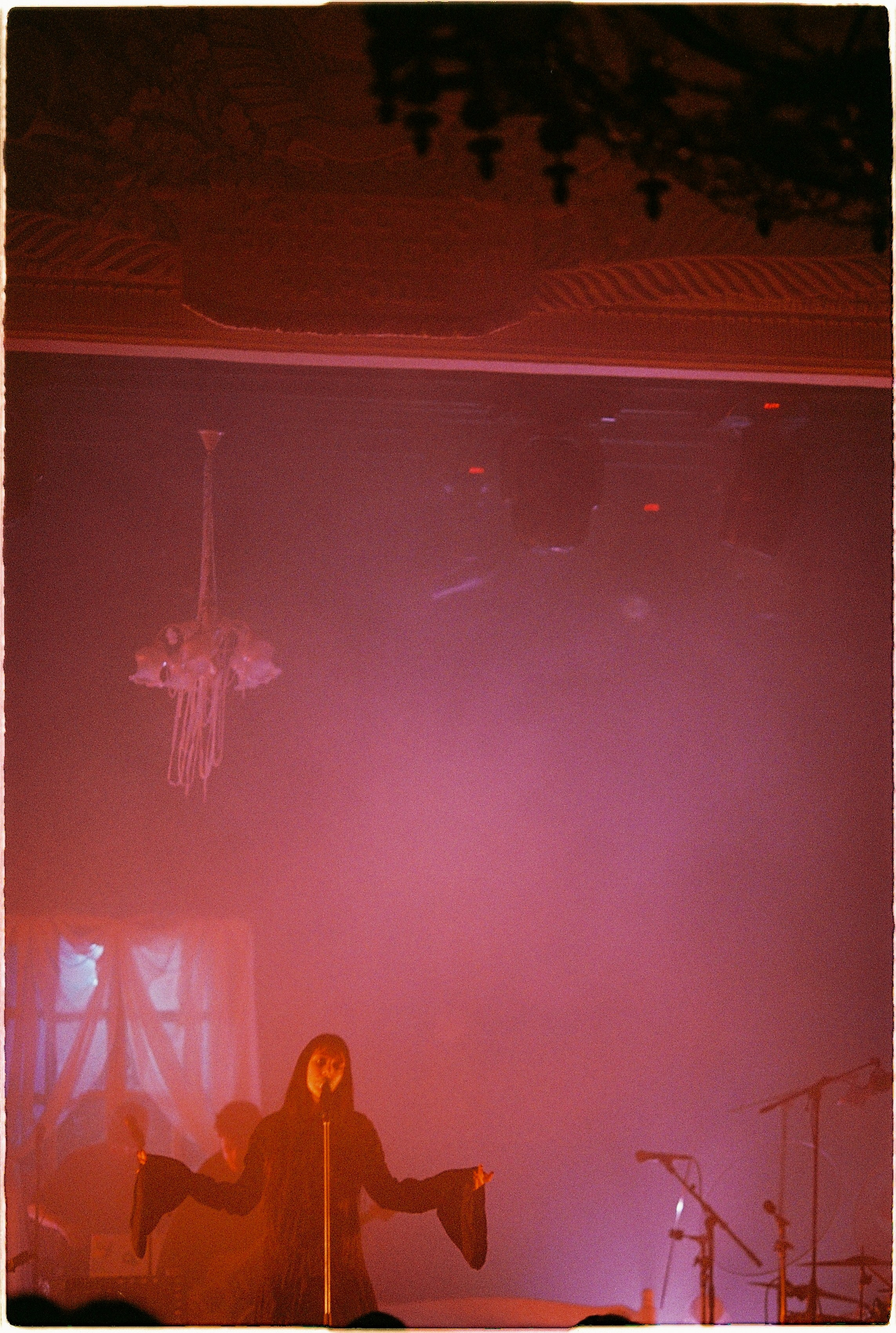 Mirele дк кристалл 2025. Илья Симонов фотограф москва