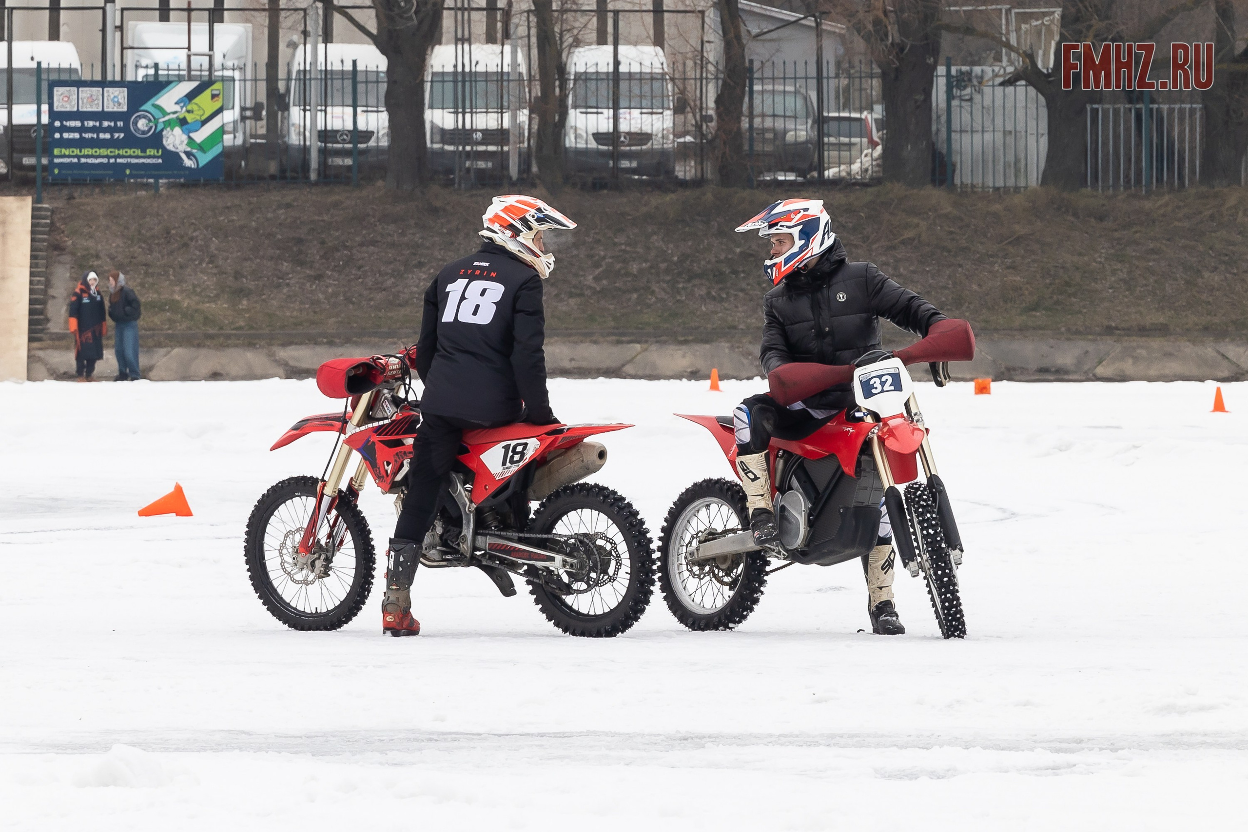 Первый этап Кубка МФР по мотокроссу на льду Большого Крылатского пруда в Москве. 8 февраля 2025 г. Фотограф Владимир Охрименко